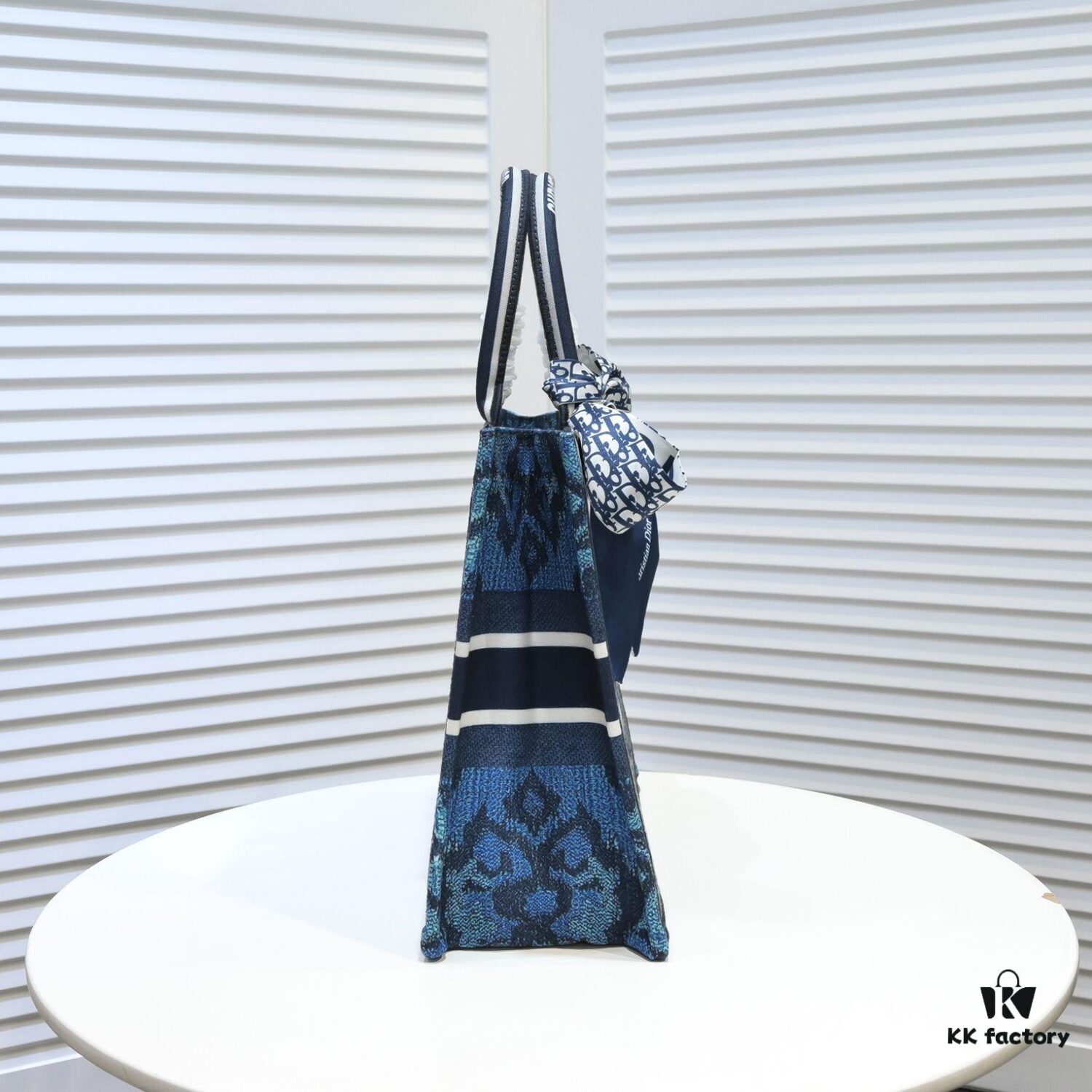 Dior Small Shopping Bag with Silk Scarf, Edged Design - New Arrival from Dior Counter, Limited Edition, Celebrity Style