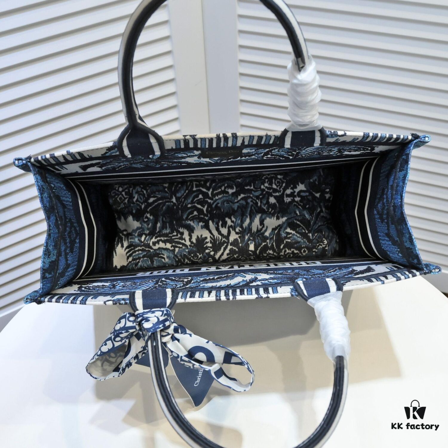 Dior Small Shopping Bag with Silk Scarf, Edged Design - New Arrival from Dior Counter, Limited Edition, Celebrity Style