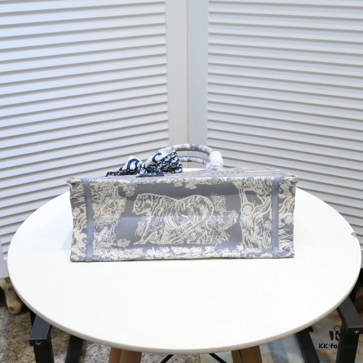Dior Small Shopping Bag with Silk Scarf, Edged Design, Limited Edition, Celebrity Style, Imported Fabric, High-End Quality