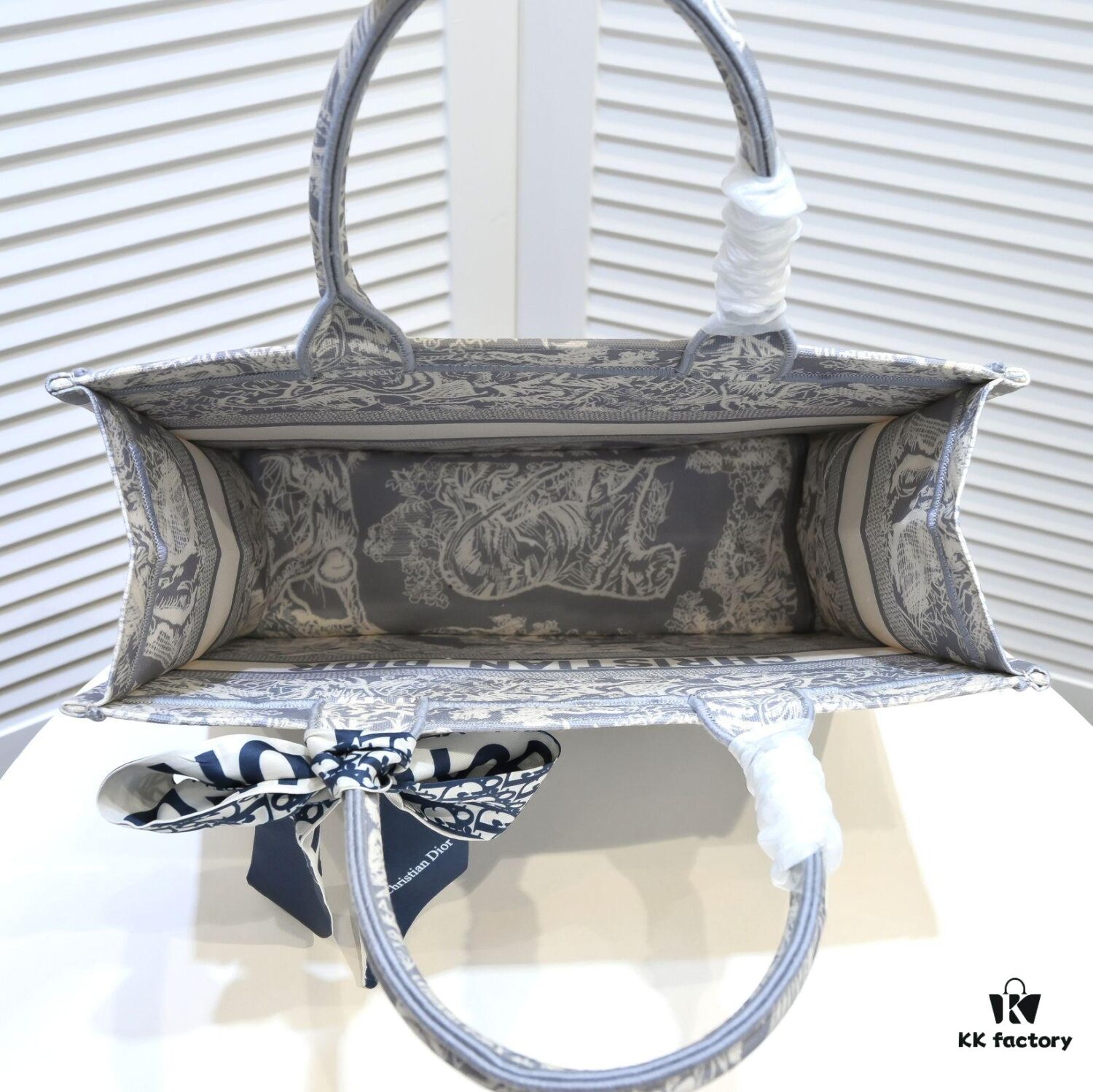 Dior Small Shopping Bag with Silk Scarf, Edged Design, Limited Edition, Celebrity Style, Imported Fabric, High-End Quality