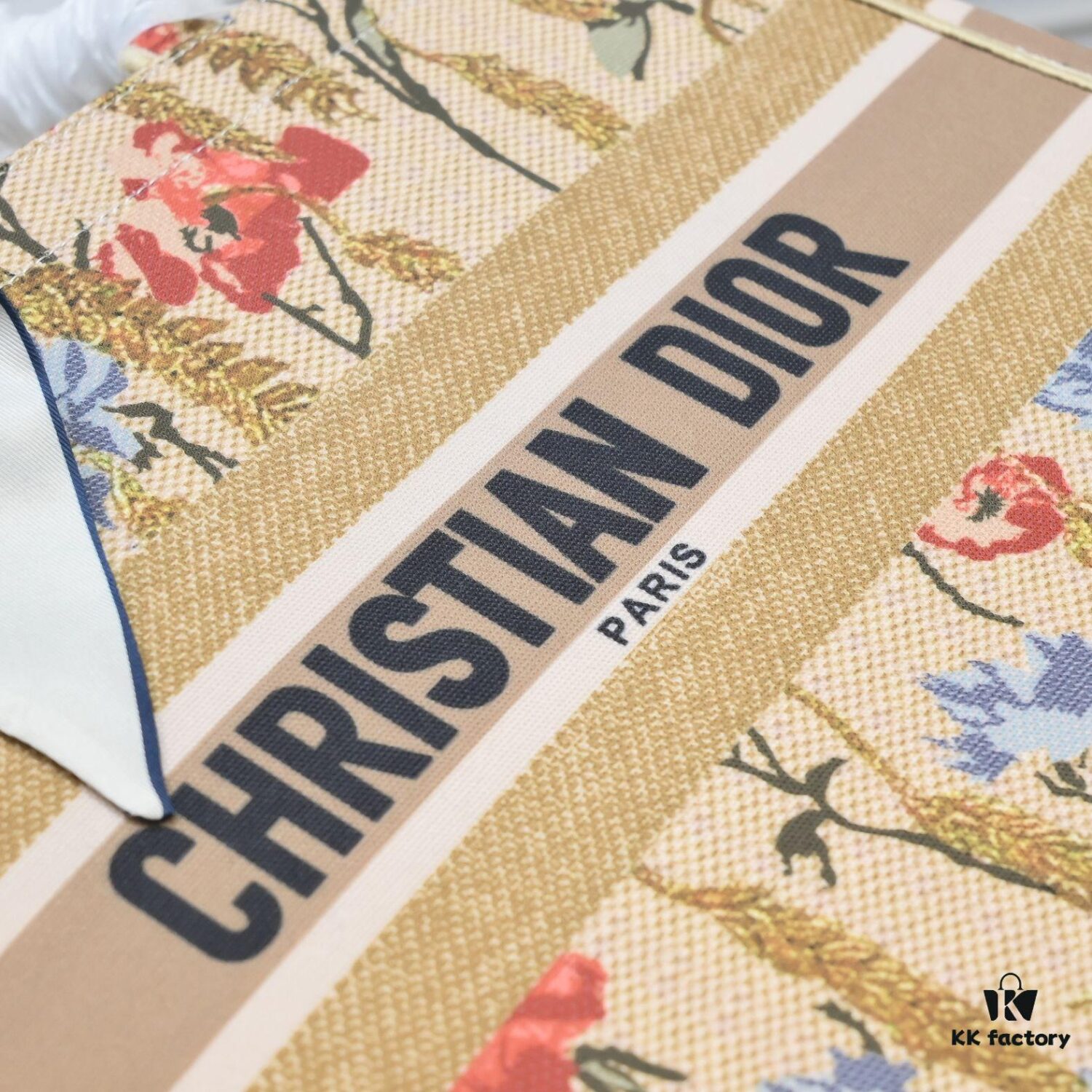 Dior Small Shopping Bag with Silk Scarf, Lockstitch, Counter New Arrival, Limited Edition, Celebrity Style, Imported Fabric, High-End Quality