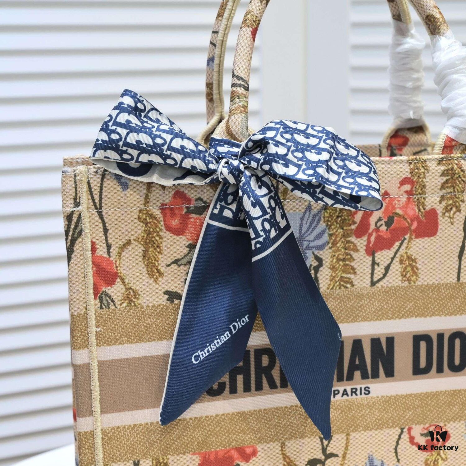 Dior Small Shopping Bag with Silk Scarf, Lockstitch, Counter New Arrival, Limited Edition, Celebrity Style, Imported Fabric, High-End Quality