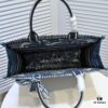 Large Size with Silk Scarf 🔥 Embroidered Edge ➔ Dior New Arrival Shopping Tote! Counter Version Updated Synchronously! Limited Edition Worn by Celebrities! Extremely Stylish! Premium Imported Fabric, High-End Quality! Indistinguishable from Counter Purchase! Extra-Large Capacity, Ideal for Outings!