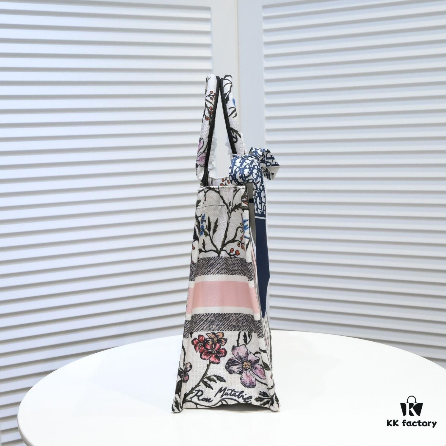 Dior Small Shopping Bag with Silk Scarf, Bound Edges, New Arrival from Dior Counter, Limited Edition, Celebrity Style, High-End Quality, Imported Fabric