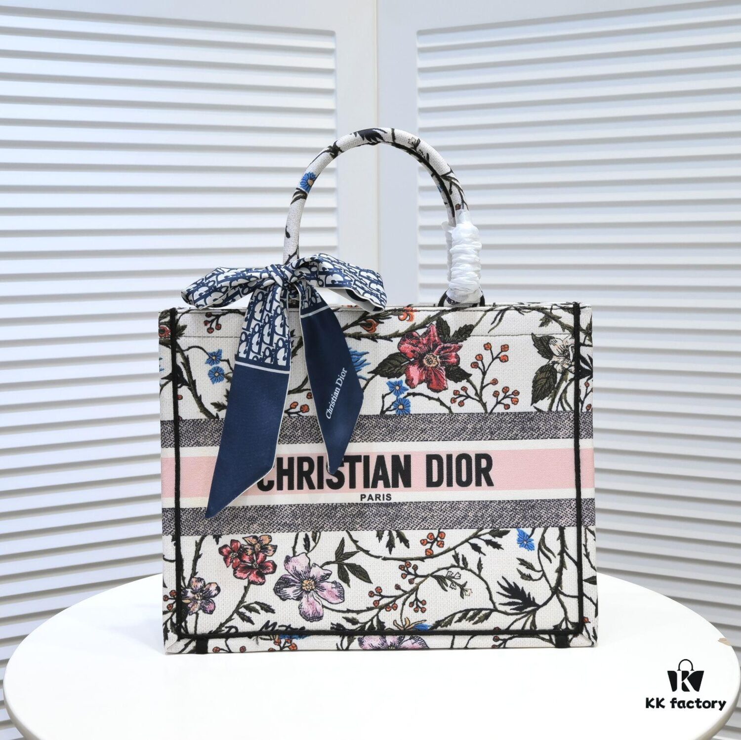 Dior Small Shopping Bag with Silk Scarf, Bound Edges, New Arrival from Dior Counter, Limited Edition, Celebrity Style, High-End Quality, Imported Fabric