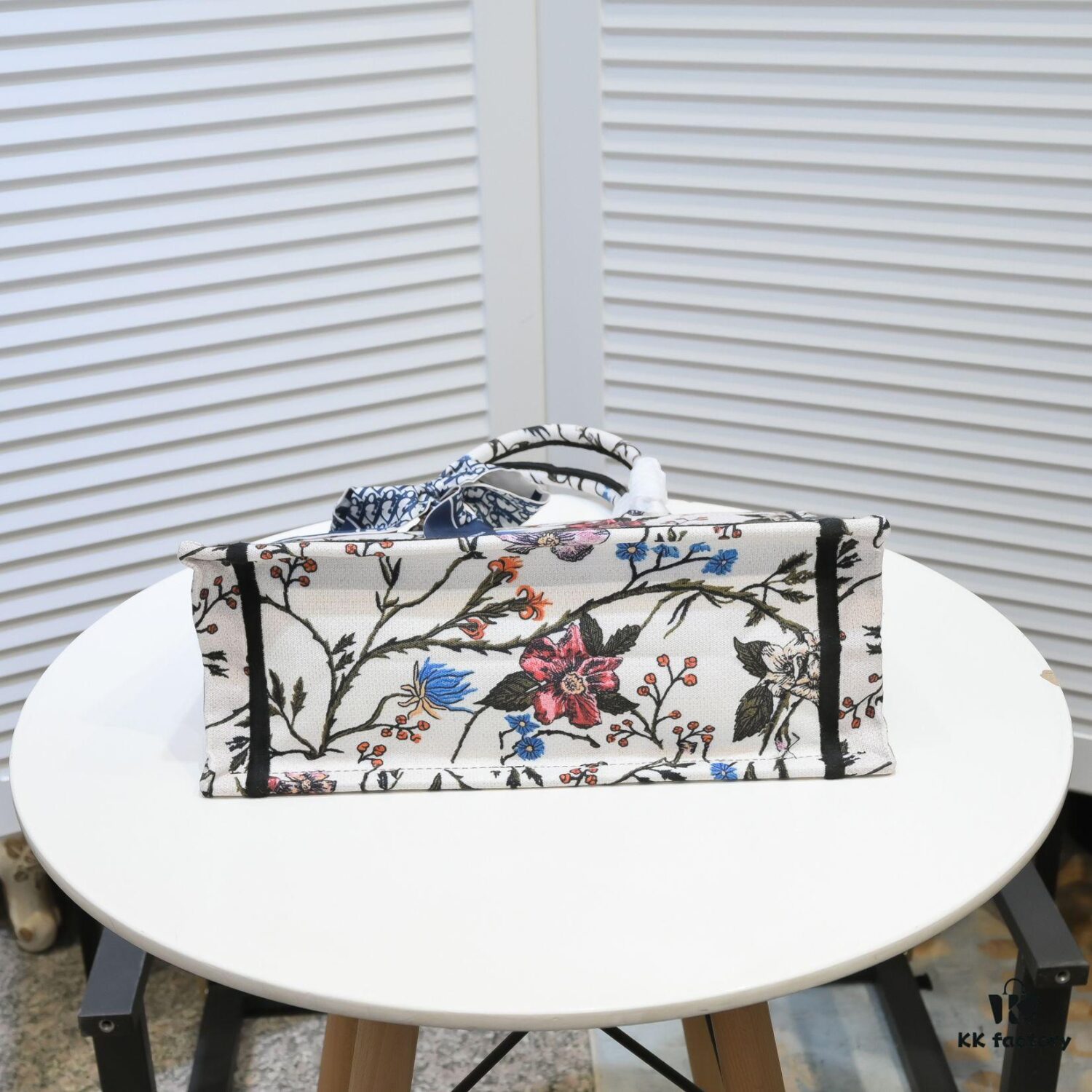 Dior Small Shopping Bag with Silk Scarf, Bound Edges, New Arrival from Dior Counter, Limited Edition, Celebrity Style, High-End Quality, Imported Fabric