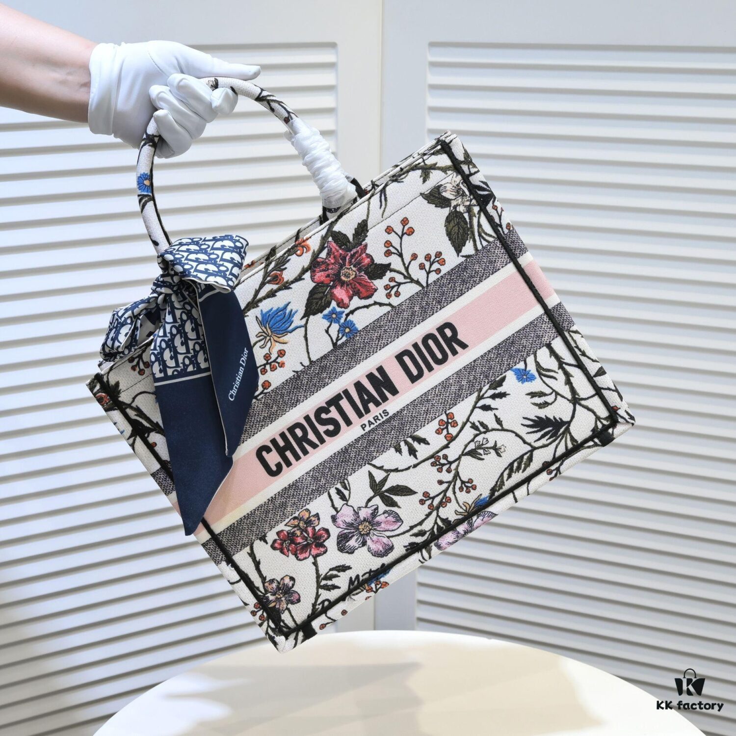 Dior Small Shopping Bag with Silk Scarf, Bound Edges, New Arrival from Dior Counter, Limited Edition, Celebrity Style, High-End Quality, Imported Fabric