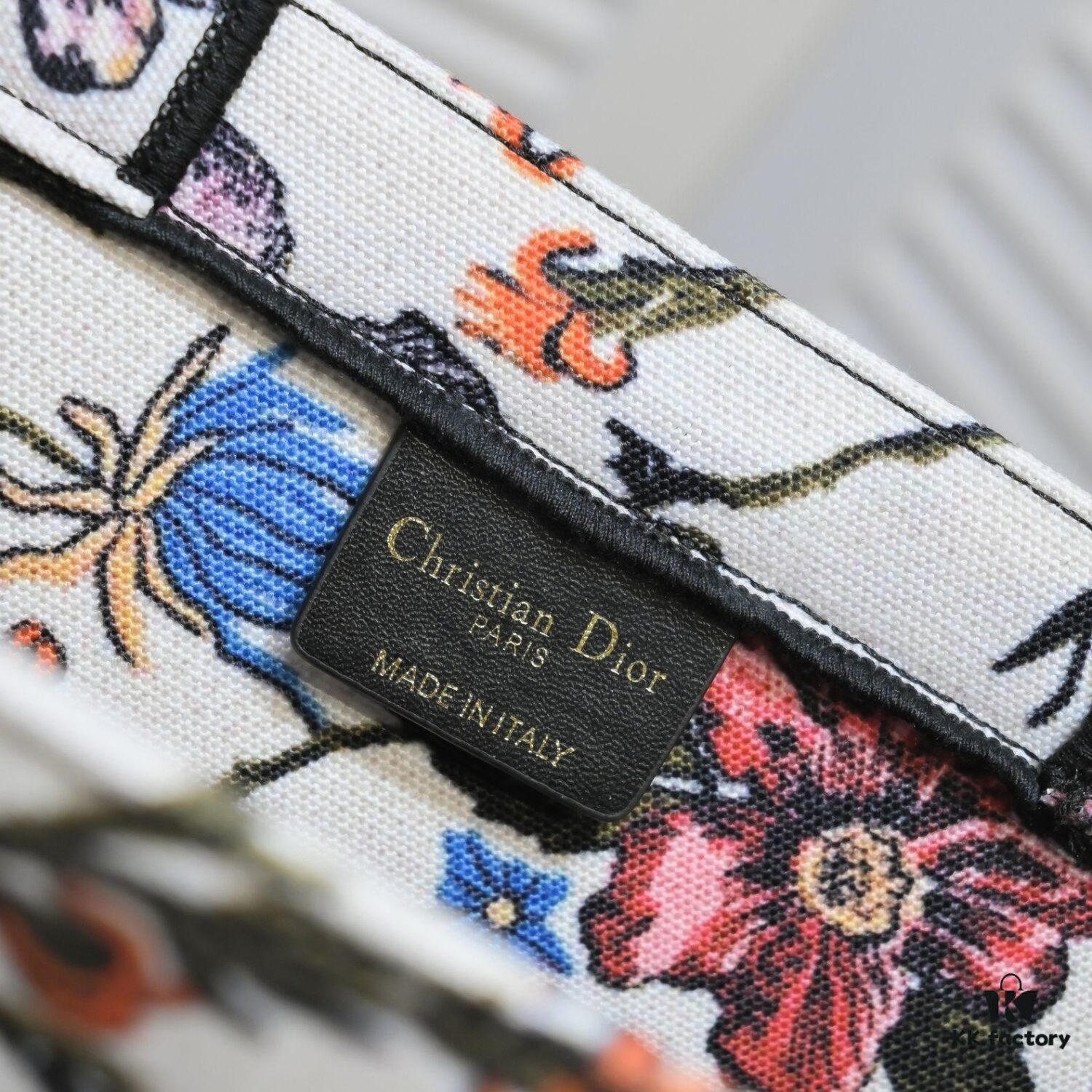 Dior Small Shopping Bag with Silk Scarf, Bound Edges, New Arrival from Dior Counter, Limited Edition, Celebrity Style, High-End Quality, Imported Fabric