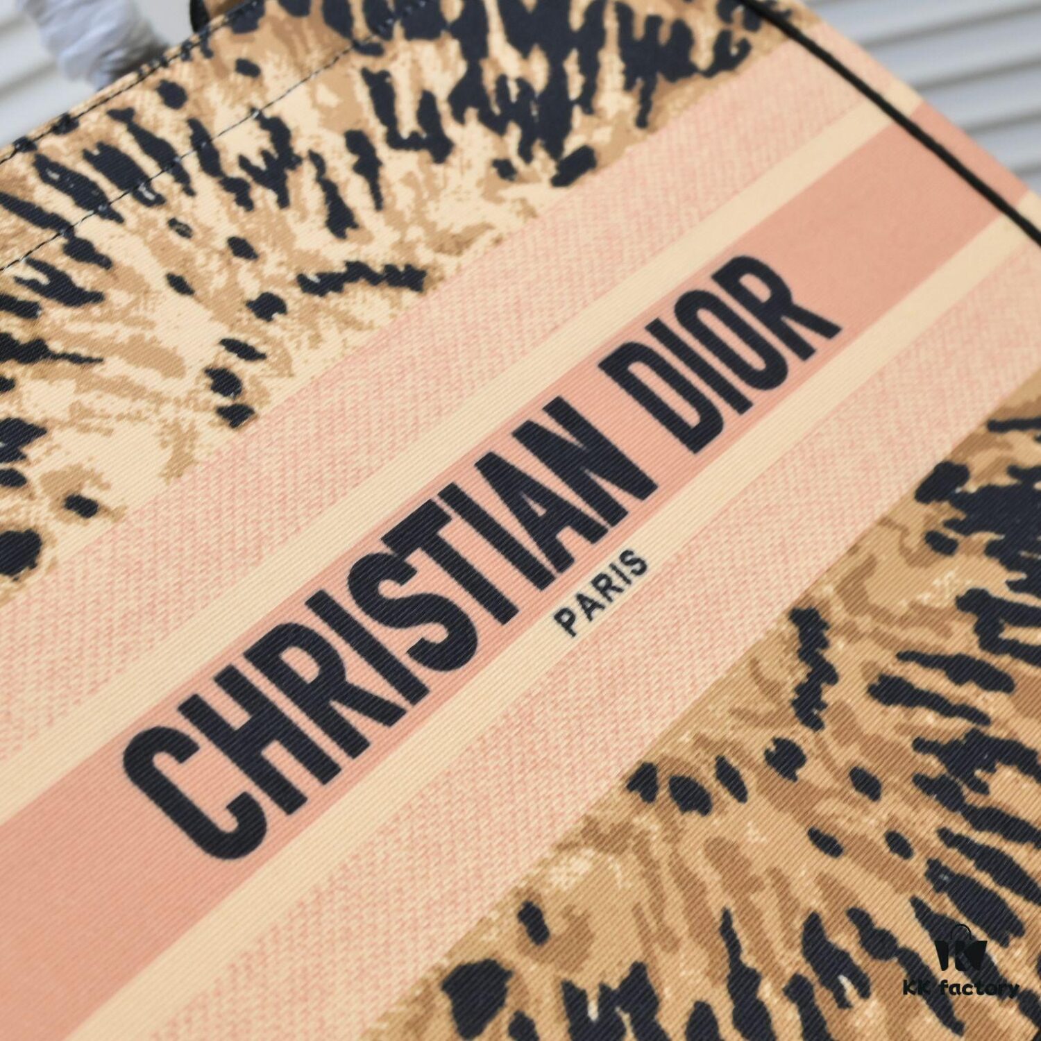 Dior Small Shopping Bag with Silk Scarf, Hemmed, New Arrival at Dior Counter, Limited Edition Worn by Celebrities, Stylish and Premium Quality, Imported Fabric