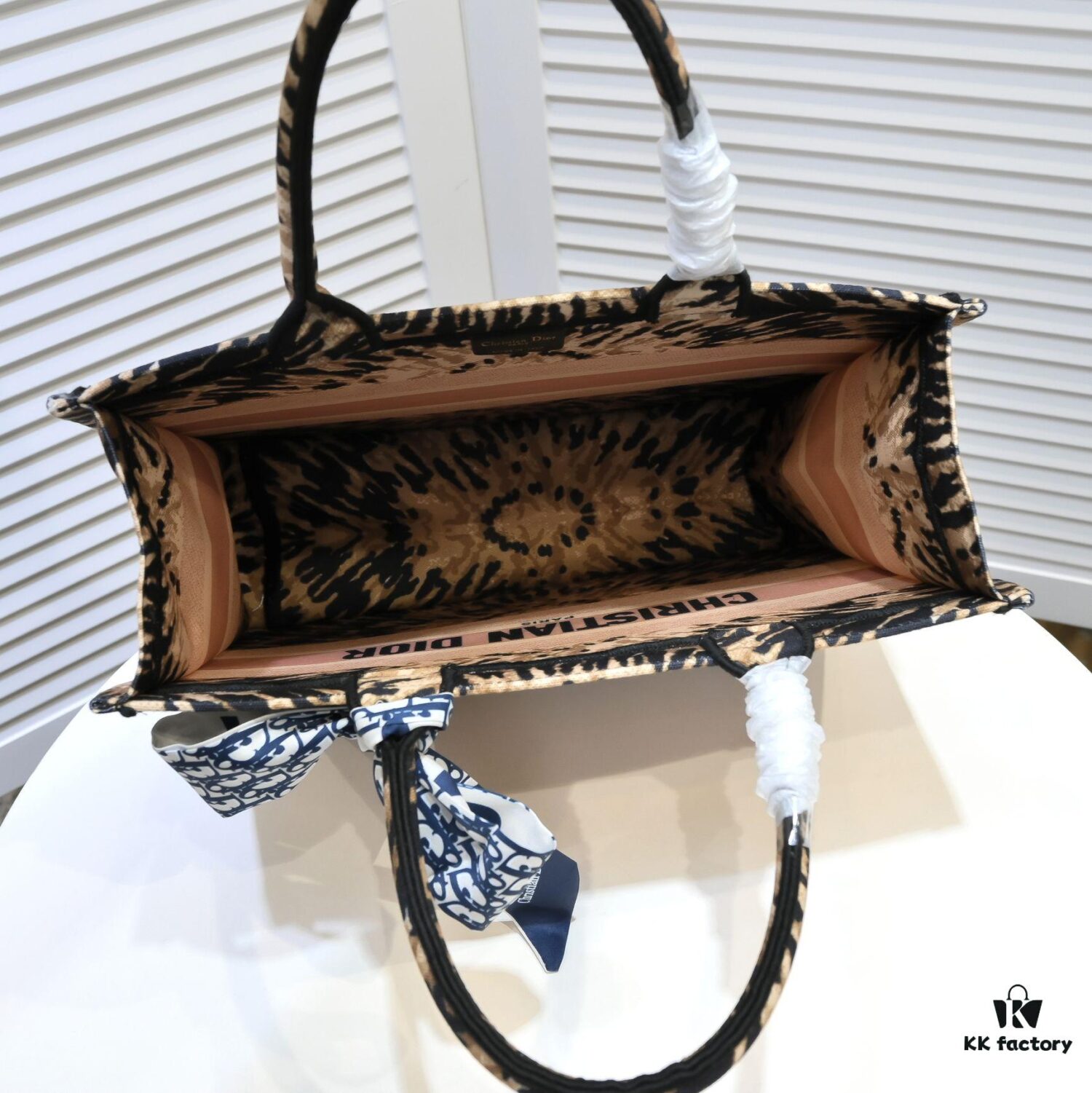 Dior Small Shopping Bag with Silk Scarf, Hemmed, New Arrival at Dior Counter, Limited Edition Worn by Celebrities, Stylish and Premium Quality, Imported Fabric