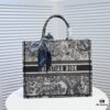 Large DIOR Dior Store New Shopping Bag with Scarf, Embroidered Edging, Limited Edition, Celebrity Style, High-End Quality