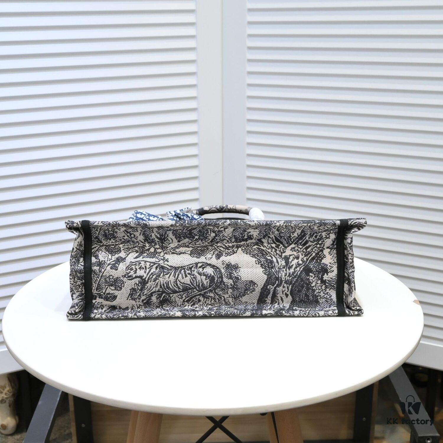 Large DIOR Dior Store New Shopping Bag with Scarf, Embroidered Edging, Limited Edition, Celebrity Style, High-End Quality