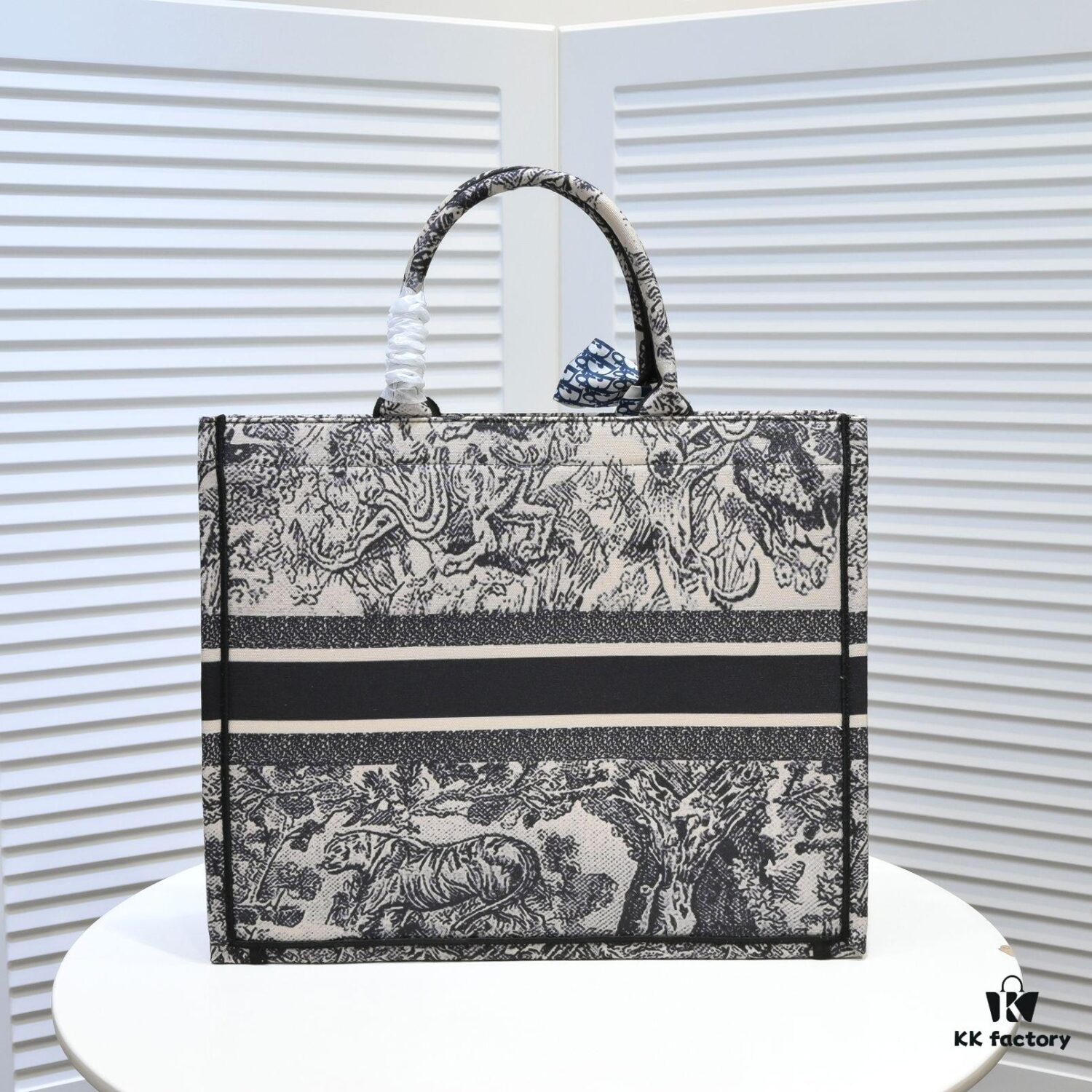 Large DIOR Dior Store New Shopping Bag with Scarf, Embroidered Edging, Limited Edition, Celebrity Style, High-End Quality