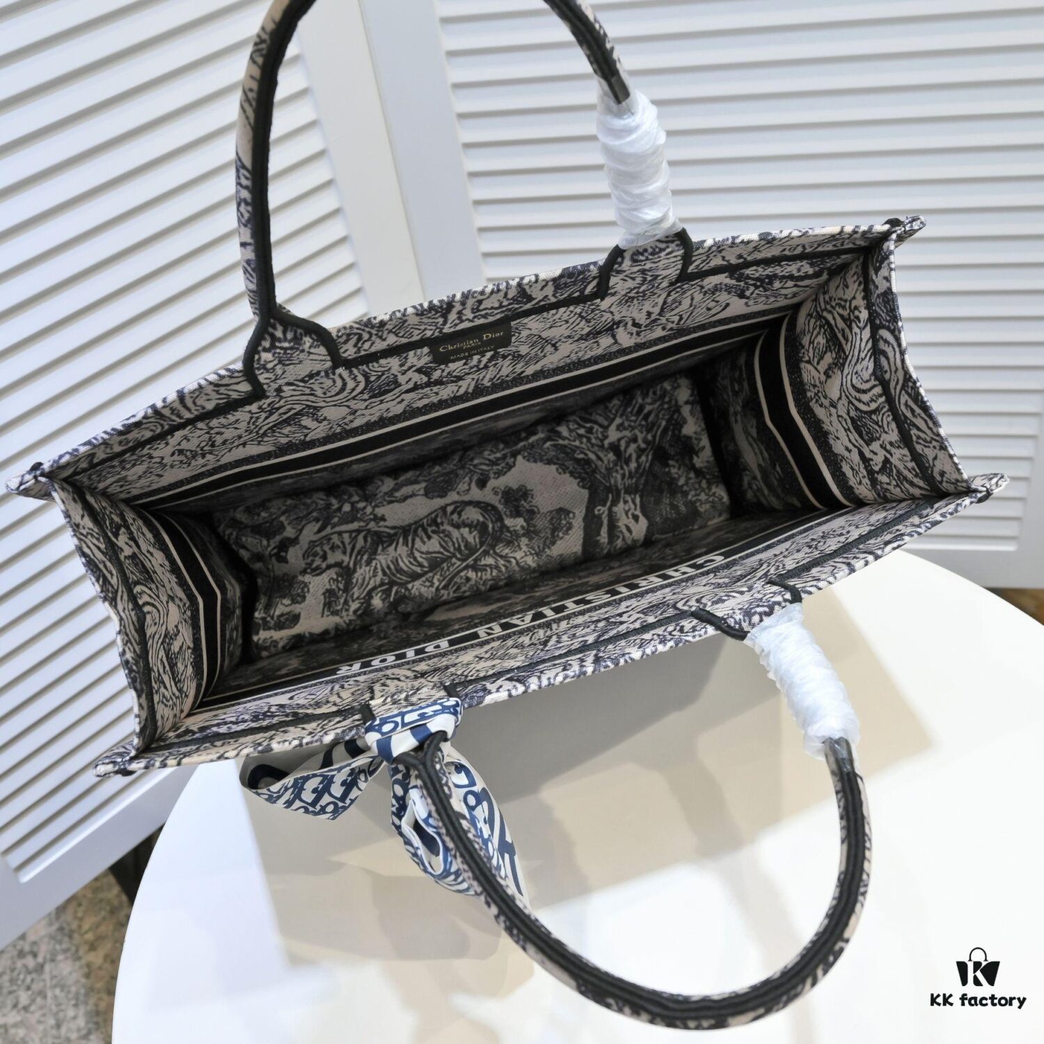 Large DIOR Dior Store New Shopping Bag with Scarf, Embroidered Edging, Limited Edition, Celebrity Style, High-End Quality