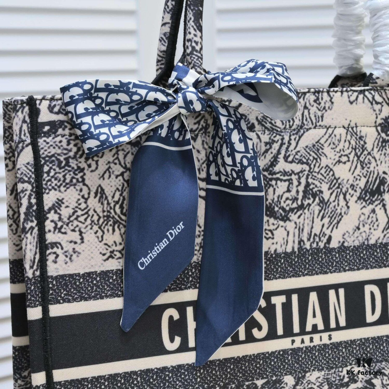 Large DIOR Dior Store New Shopping Bag with Scarf, Embroidered Edging, Limited Edition, Celebrity Style, High-End Quality