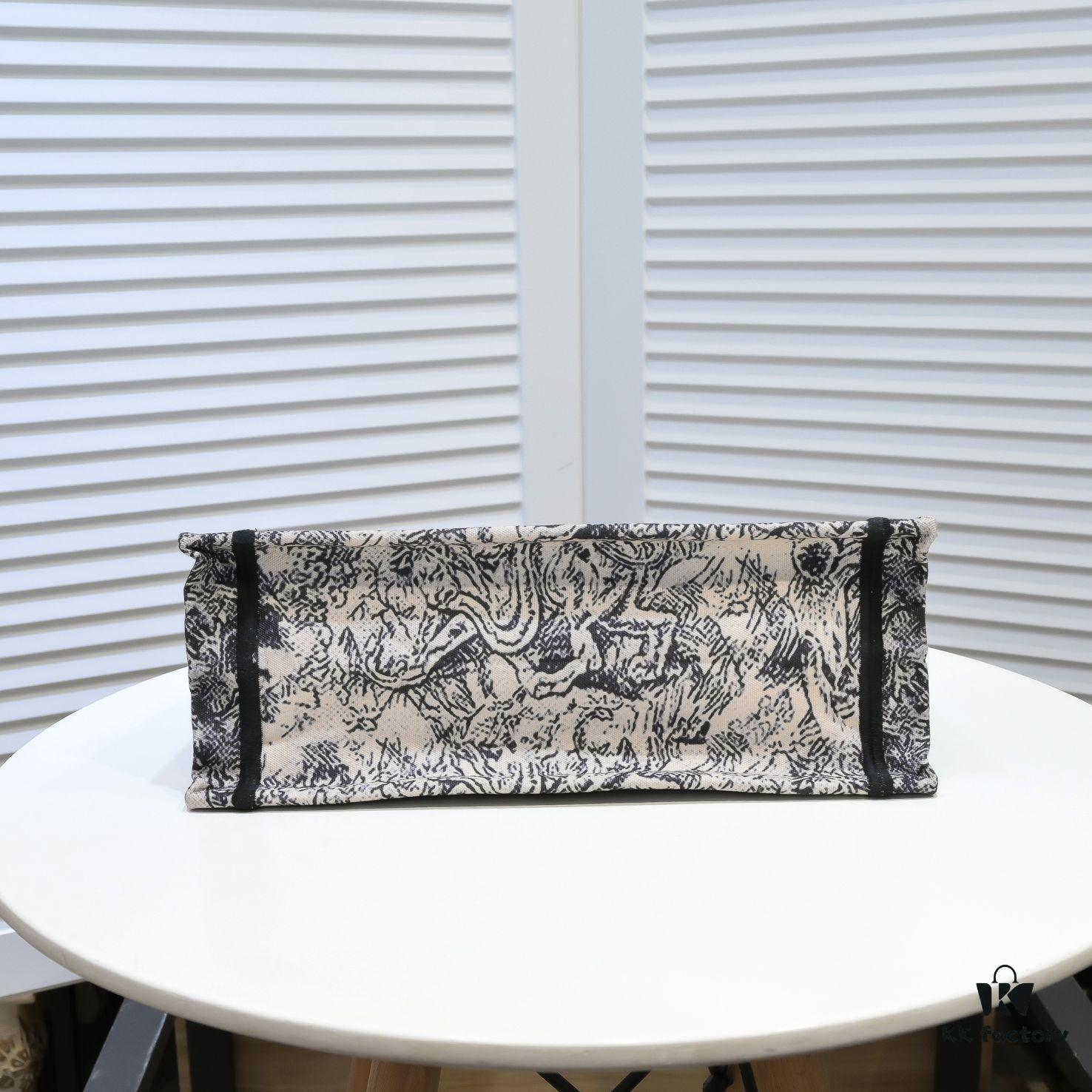 Dior Small Shopping Bag with Silk Scarf, Hemmed, Limited Edition, Celebrity Style, Imported Fabric, High-End Quality