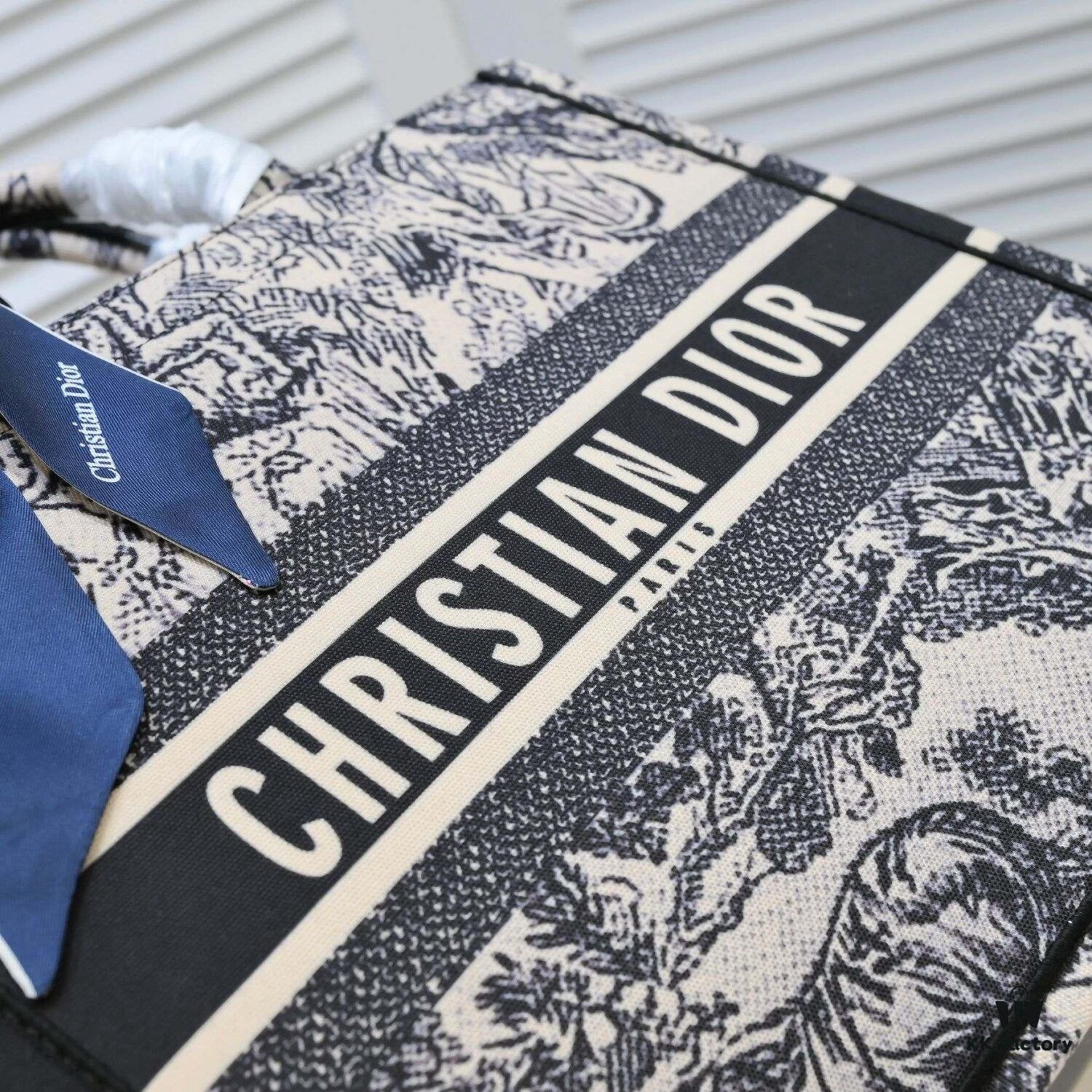 Dior Small Shopping Bag with Silk Scarf, Hemmed, Limited Edition, Celebrity Style, Imported Fabric, High-End Quality