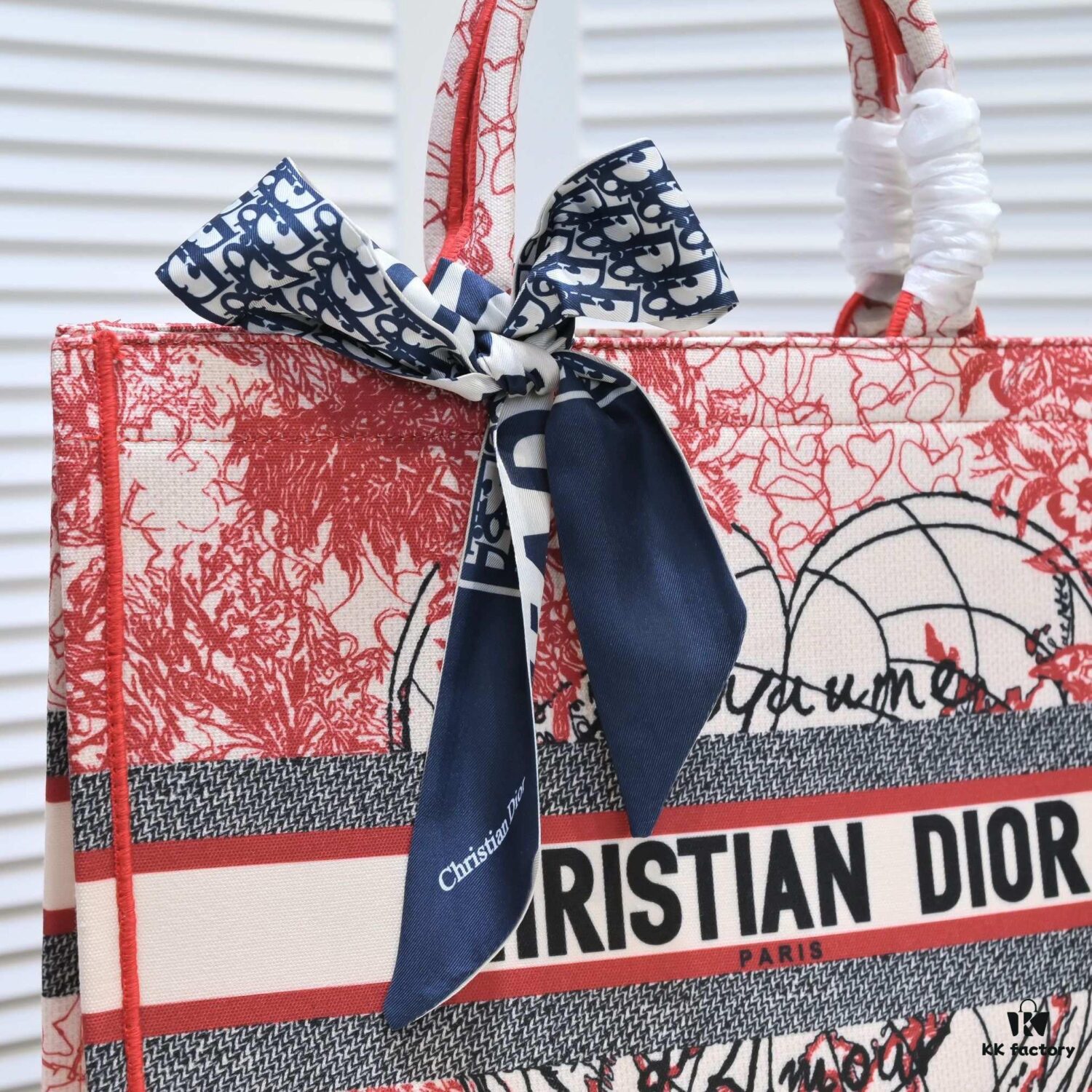 Large Size 🔥 Embroidered Edge Dior Shopping Tote – Official Store New Arrival, Limited Edition, Celebrity Style, Comes with Scarf