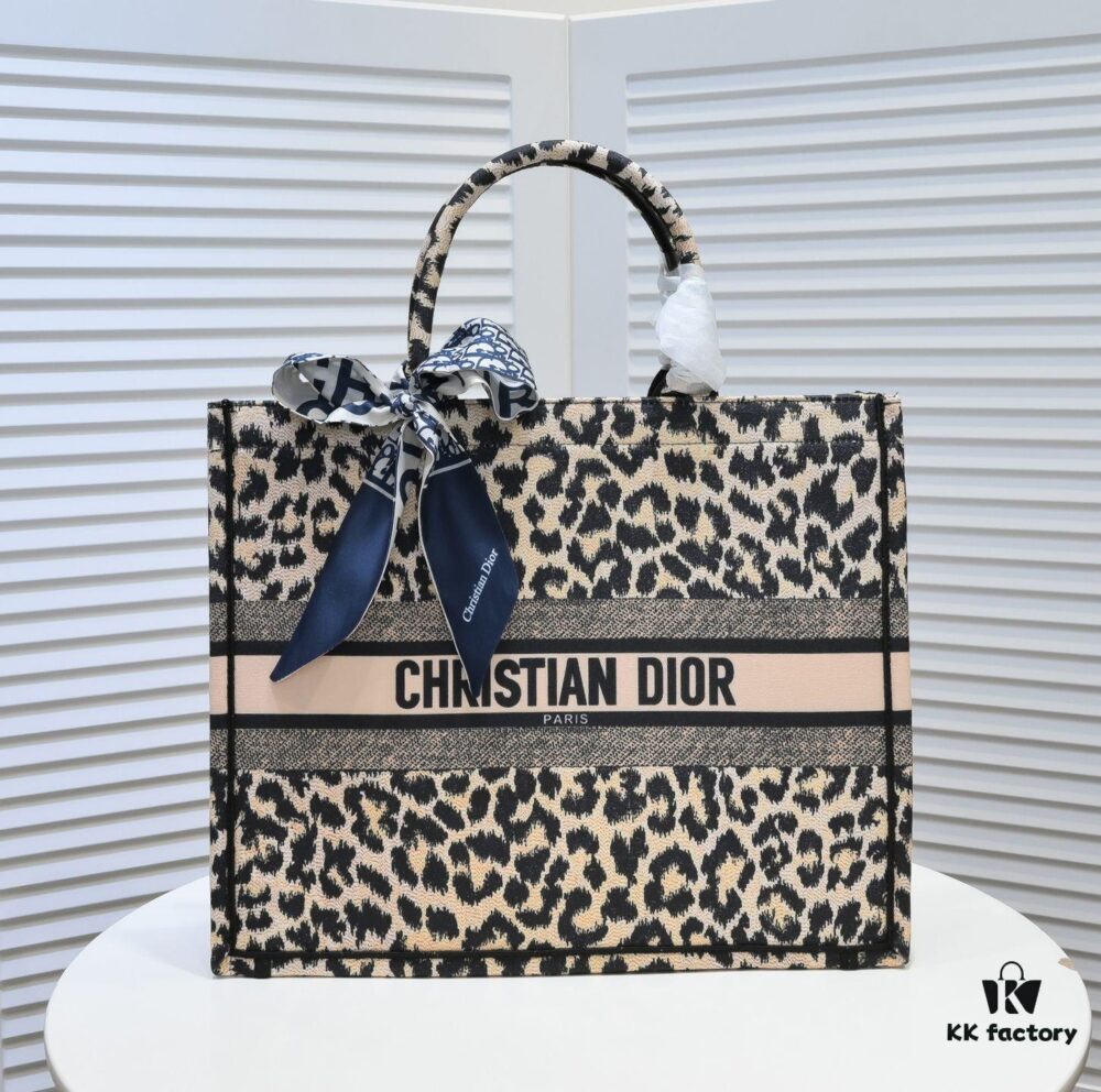 Large Size 🔥 Embroidered Edge Dior New Arrival Boutique Shopping Bag! Limited Edition, Same as Celebrity Style!