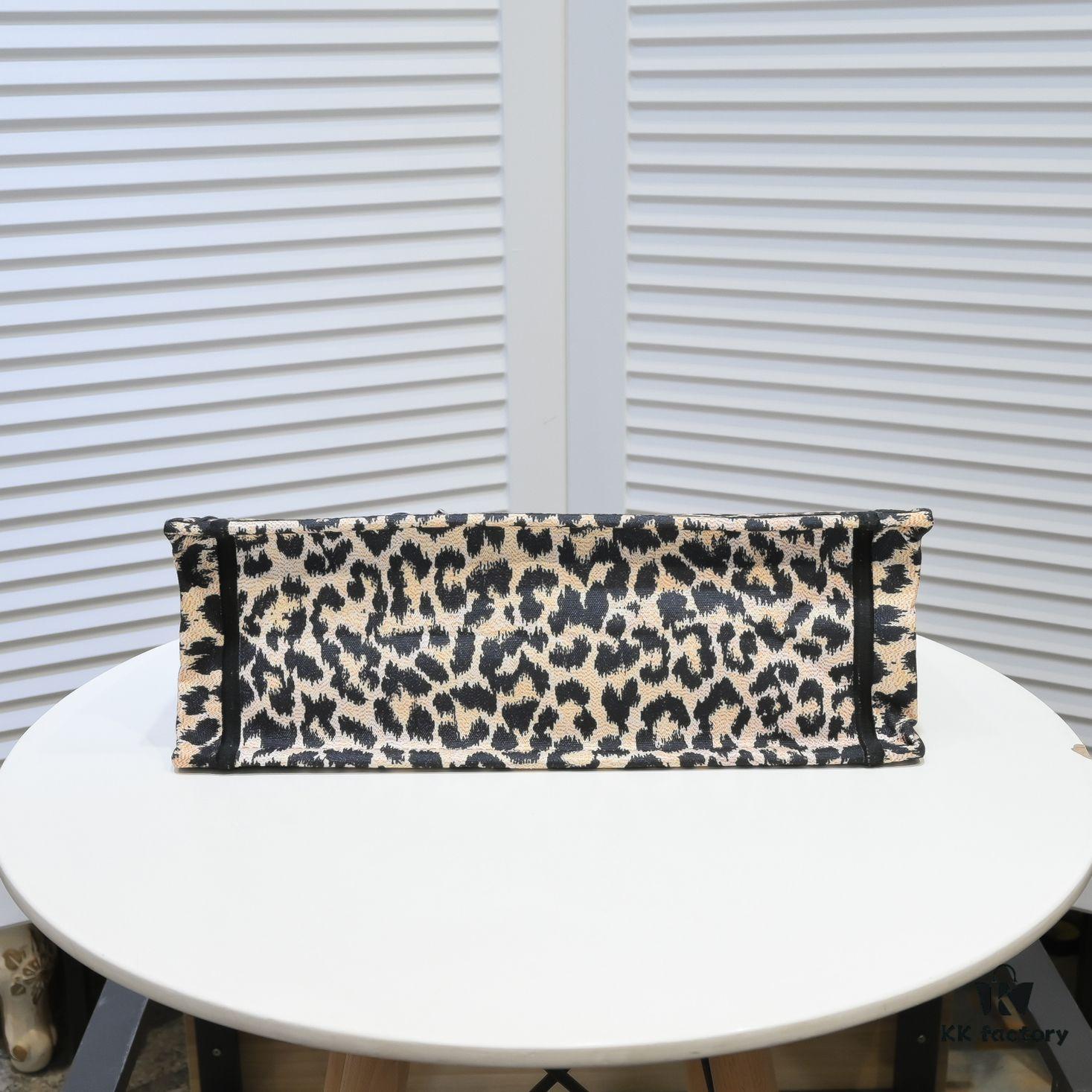 Large Size 🔥 Embroidered Edge Dior New Arrival Boutique Shopping Bag! Limited Edition, Same as Celebrity Style!