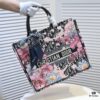 Large Size with Scarf 🔥 Embroidered Edge ➔ Dior New Arrival Shopping Tote! Counter Synchronized Update! Limited Edition Celebrity Style! Extremely Stylish! Imported Fabric 👍 High-End Quality! Seamlessly Matches Authentic Counter Products! Extra Large Capacity, Ideal for Outings 👍