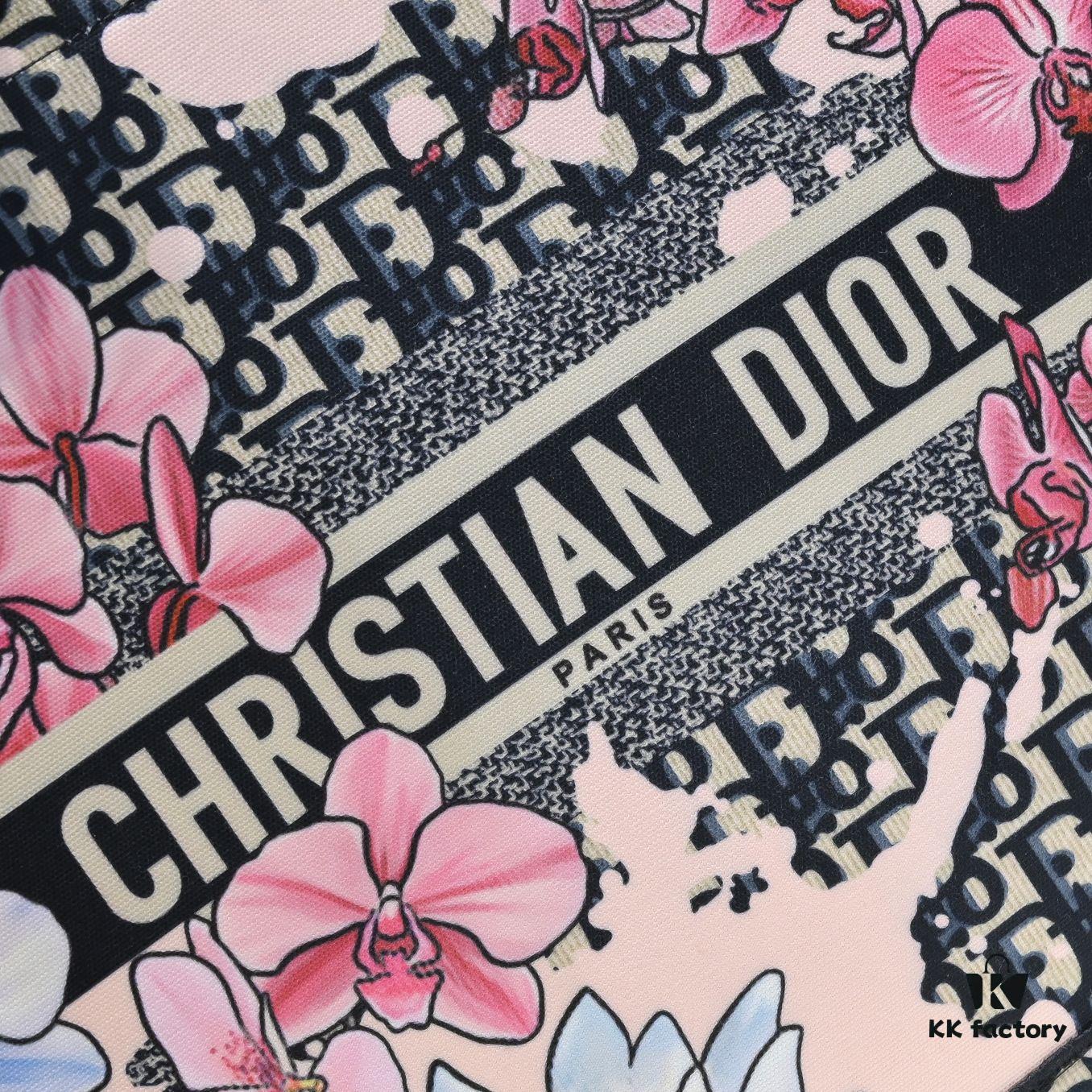 Large Size with Scarf 🔥 Embroidered Edge ➔ Dior New Arrival Shopping Tote! Counter Synchronized Update! Limited Edition Celebrity Style! Extremely Stylish! Imported Fabric 👍 High-End Quality! Seamlessly Matches Authentic Counter Products! Extra Large Capacity, Ideal for Outings 👍