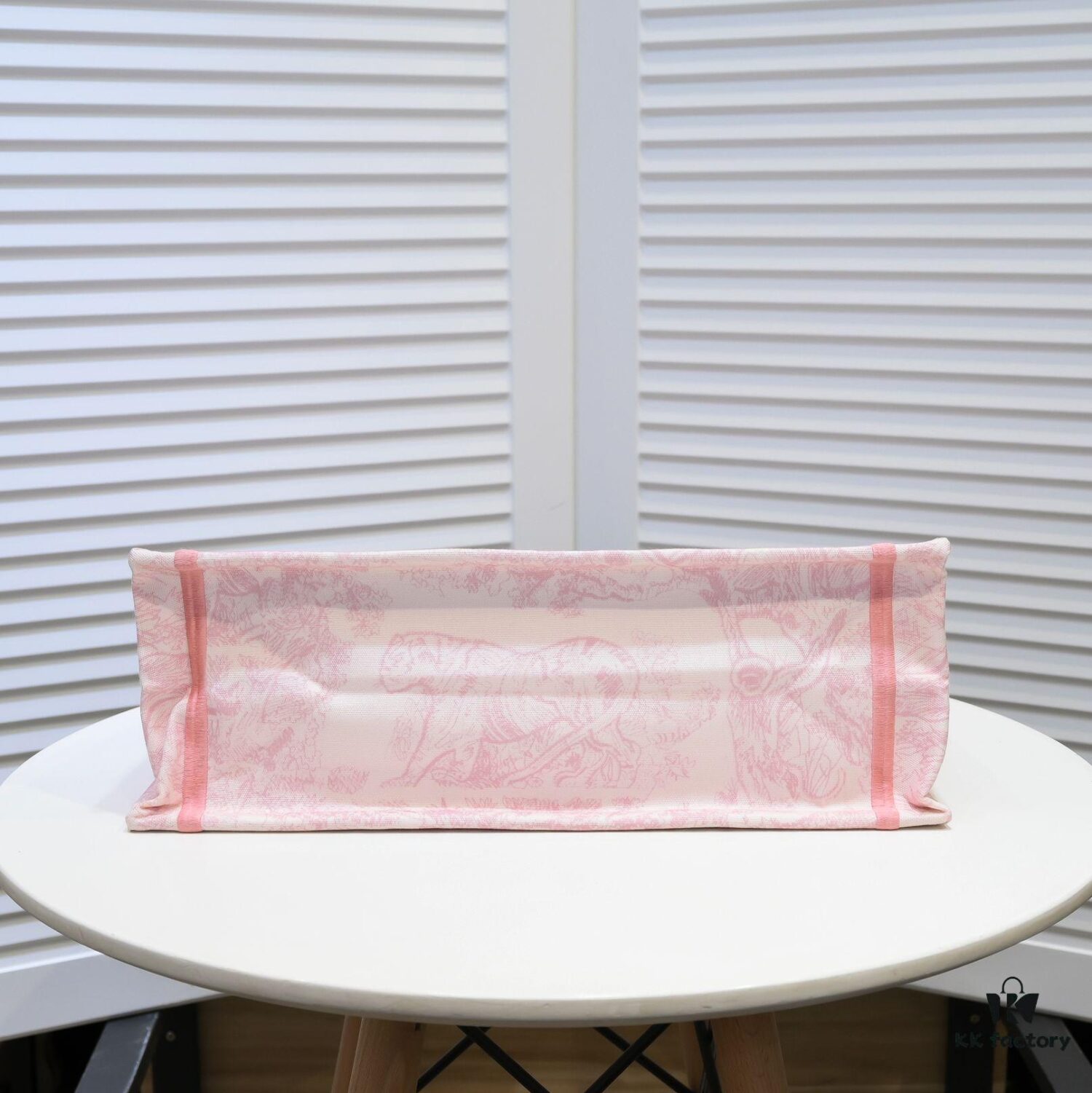 Large Size 🔥 Embroidered Edge Dior New Arrival Shopping Tote! Counter Version! Limited Edition Worn by Celebrities! Extremely Stylish! Imported Fabric, High-End Quality! Indistinguishable from Genuine Store Items! Extra-Large Capacity, Perfect for Outings!