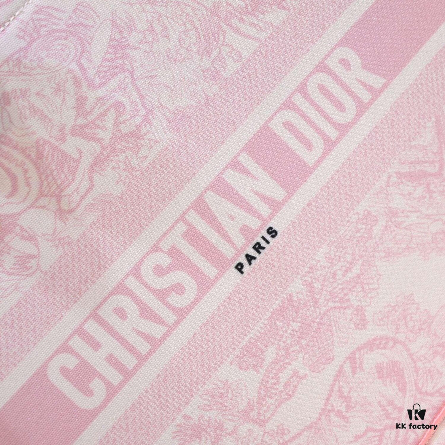 Large Size 🔥 Embroidered Edge Dior New Arrival Shopping Tote! Counter Version! Limited Edition Worn by Celebrities! Extremely Stylish! Imported Fabric, High-End Quality! Indistinguishable from Genuine Store Items! Extra-Large Capacity, Perfect for Outings!