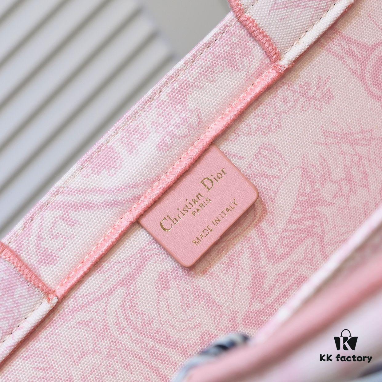 Large Size 🔥 Embroidered Edge Dior New Arrival Shopping Tote! Counter Version! Limited Edition Worn by Celebrities! Extremely Stylish! Imported Fabric, High-End Quality! Indistinguishable from Genuine Store Items! Extra-Large Capacity, Perfect for Outings!