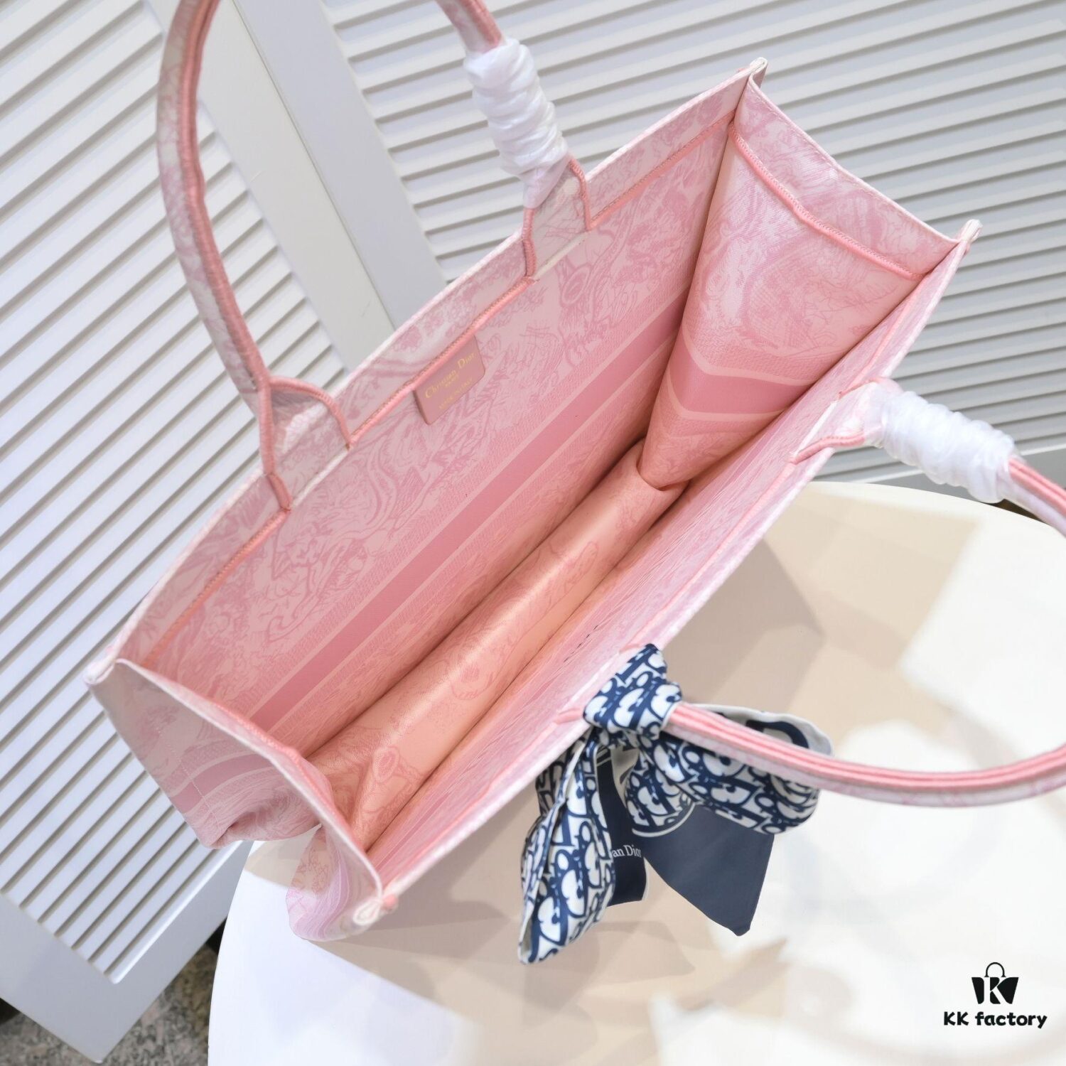 Large Size 🔥 Embroidered Edge Dior New Arrival Shopping Tote! Counter Version! Limited Edition Worn by Celebrities! Extremely Stylish! Imported Fabric, High-End Quality! Indistinguishable from Genuine Store Items! Extra-Large Capacity, Perfect for Outings!