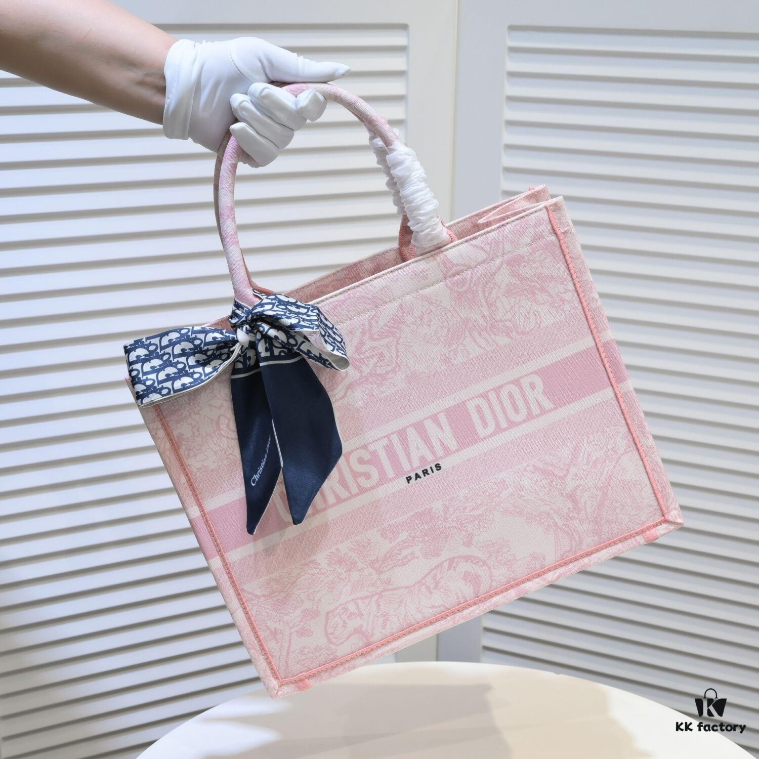 Dior Small Shopping Bag with Silk Scarf, Hemmed, New Arrival at Dior Counter, Limited Edition Worn by Celebrities, Stylish and Elegant, Imported Fabric, High-End Quality