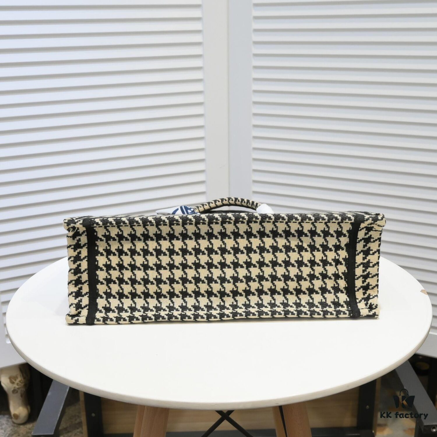 Original Design Fabric with Scarf, Large Size 🔥 Embroidered Edging 🚀 Dior New Arrival Shopping Tote! Synchronized with Boutique Release! Limited Edition Celebrity Style! Extremely Stylish! Imported Fabric 👍 Premium Quality! Indistinguishable from Boutique Version! Extra-Large Capacity, Ideal for Outings 👍