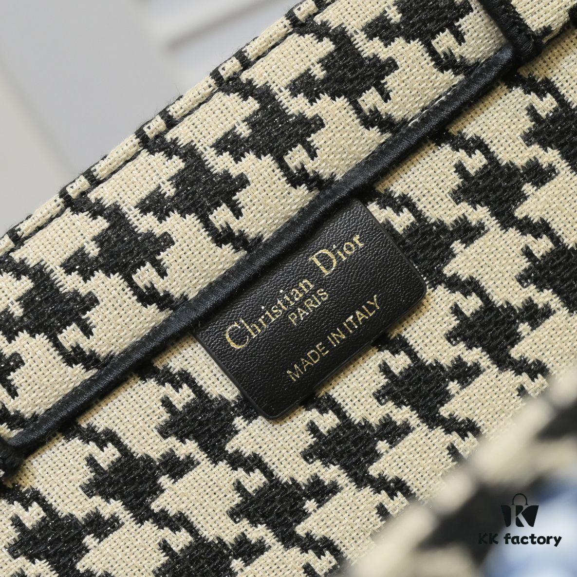 Original Design Fabric with Scarf, Large Size 🔥 Embroidered Edging 🚀 Dior New Arrival Shopping Tote! Synchronized with Boutique Release! Limited Edition Celebrity Style! Extremely Stylish! Imported Fabric 👍 Premium Quality! Indistinguishable from Boutique Version! Extra-Large Capacity, Ideal for Outings 👍