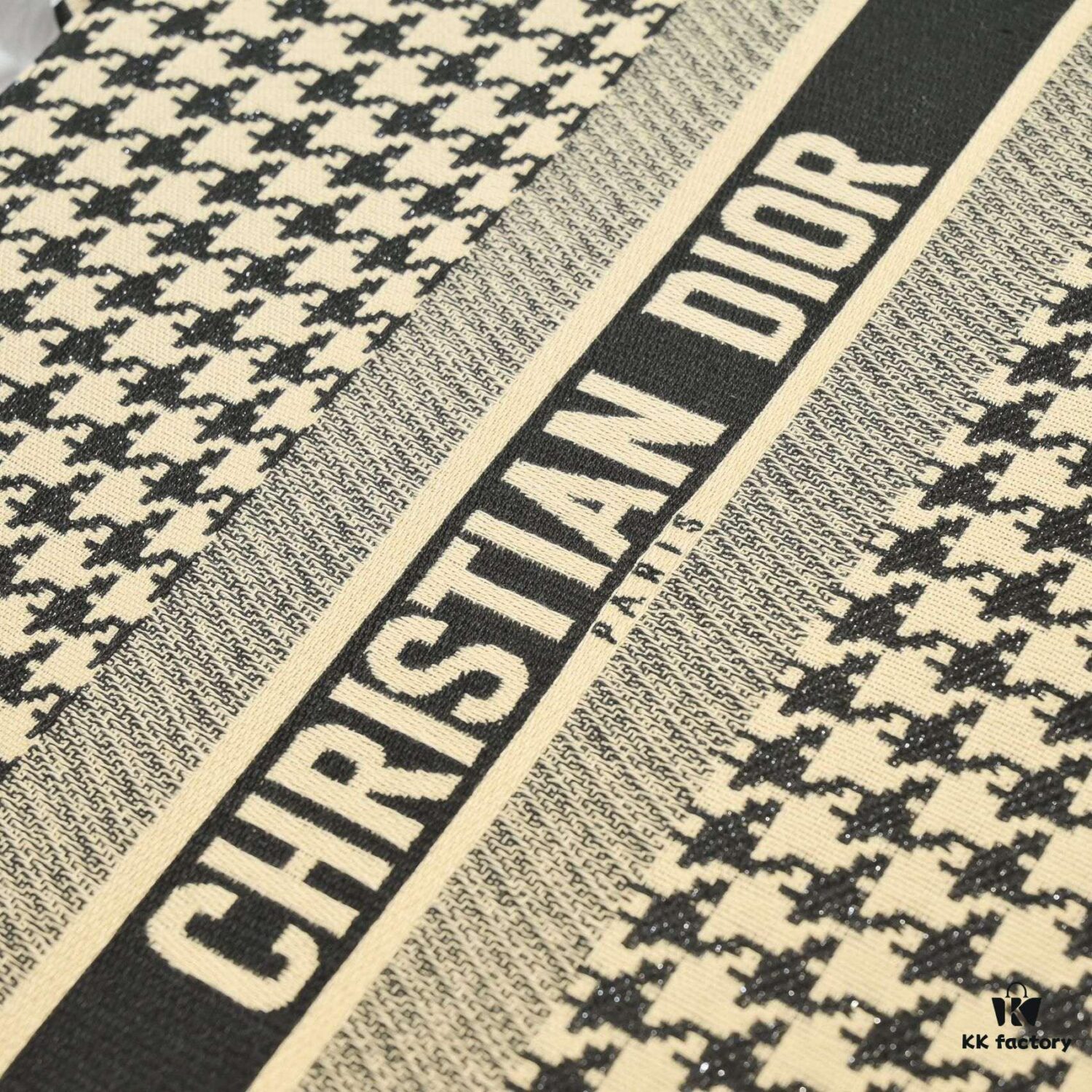 Original Design Fabric with Scarf, Large Size 🔥 Embroidered Edging 🚀 Dior New Arrival Shopping Tote! Synchronized with Boutique Release! Limited Edition Celebrity Style! Extremely Stylish! Imported Fabric 👍 Premium Quality! Indistinguishable from Boutique Version! Extra-Large Capacity, Ideal for Outings 👍