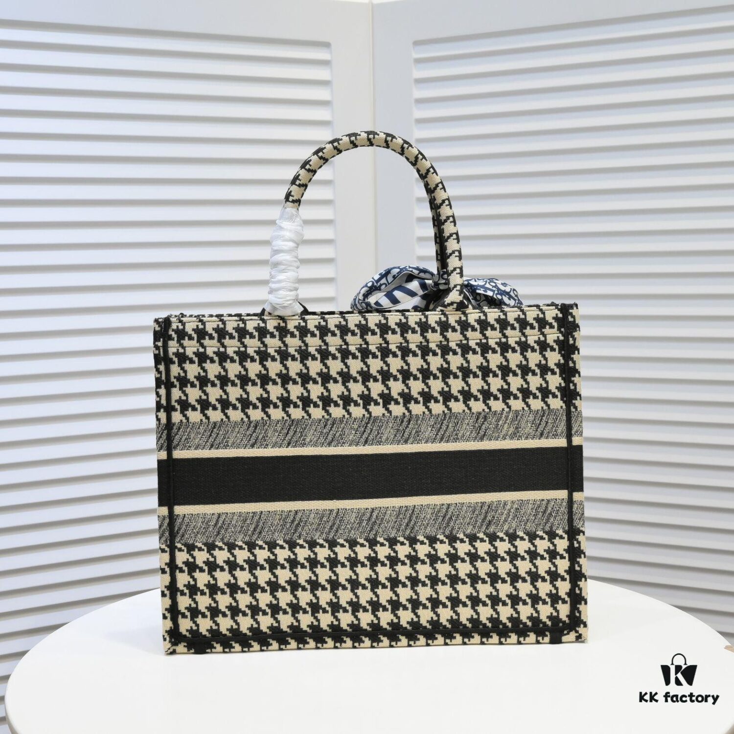 Original Order Fabric, with Scarf Mini Size, Bound Edges, Dior New Arrival Shopping Tote! Store Version Synchronized Update! Limited Edition Worn by Celebrities! Extremely Stylish! Imported Fabric, High-End Quality!