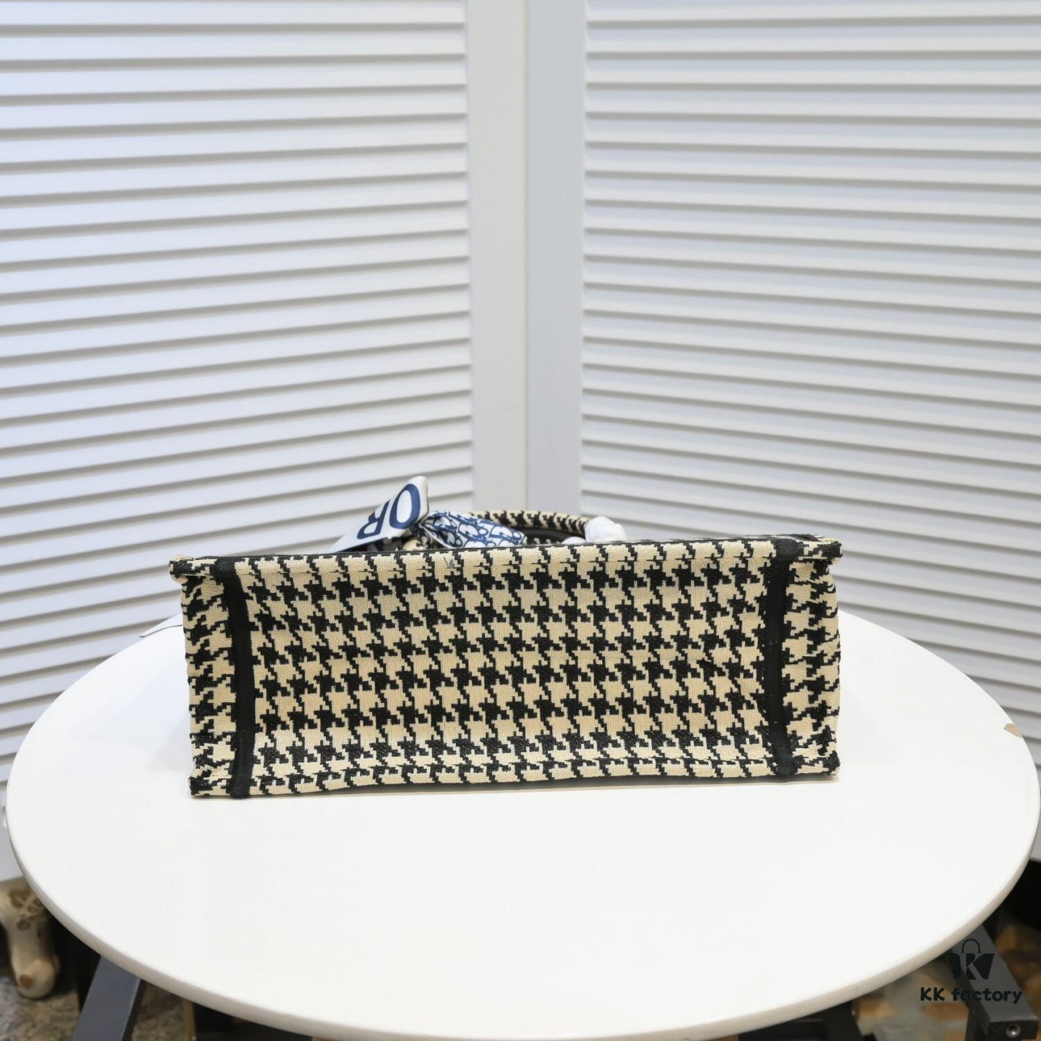 Original Order Fabric, with Scarf Mini Size, Bound Edges, Dior New Arrival Shopping Tote! Store Version Synchronized Update! Limited Edition Worn by Celebrities! Extremely Stylish! Imported Fabric, High-End Quality!