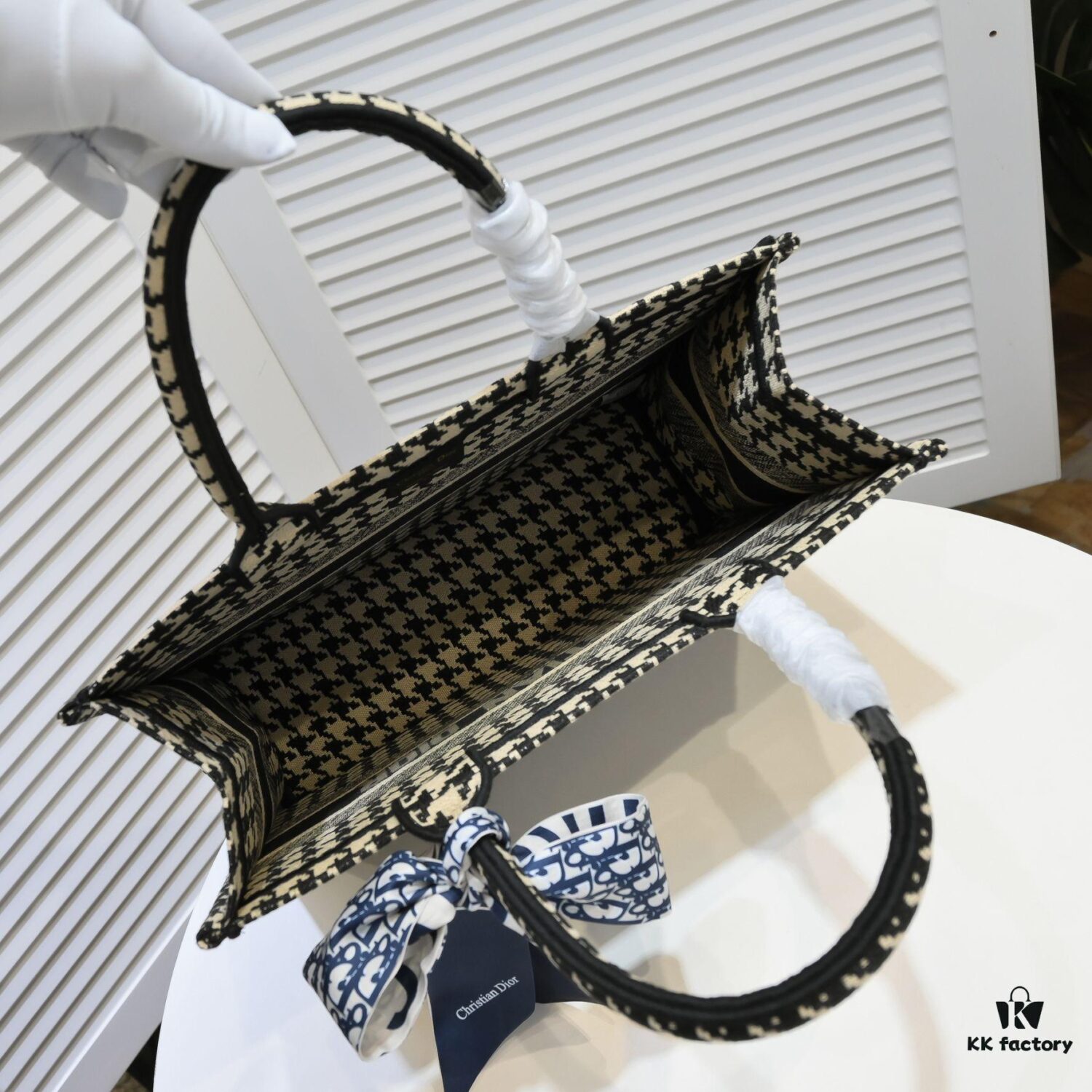 Original Order Fabric, with Scarf Mini Size, Bound Edges, Dior New Arrival Shopping Tote! Store Version Synchronized Update! Limited Edition Worn by Celebrities! Extremely Stylish! Imported Fabric, High-End Quality!