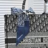 Large Size with Scarf 🔥 Embroidered Edge ➔ Dior New Arrival Shopping Tote! Counter Synchronized Update! Limited Edition Worn by Celebrities! Extremely Stylish! Premium Imported Fabric, High-End Quality! Indistinguishable from Counter Version! Extra-Large Capacity, Perfect for Outings!