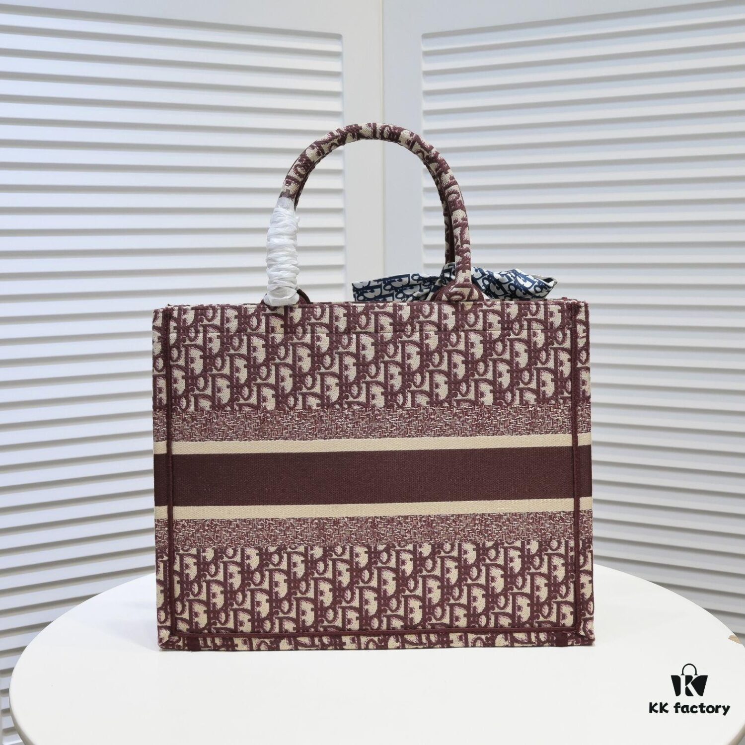 Dior Small Shopping Bag with Silk Scarf, Bound Edges, New Arrival from Dior Counter, Limited Edition Worn by Celebrities, Stylish and Elegant, Imported Fabric, High-End Quality