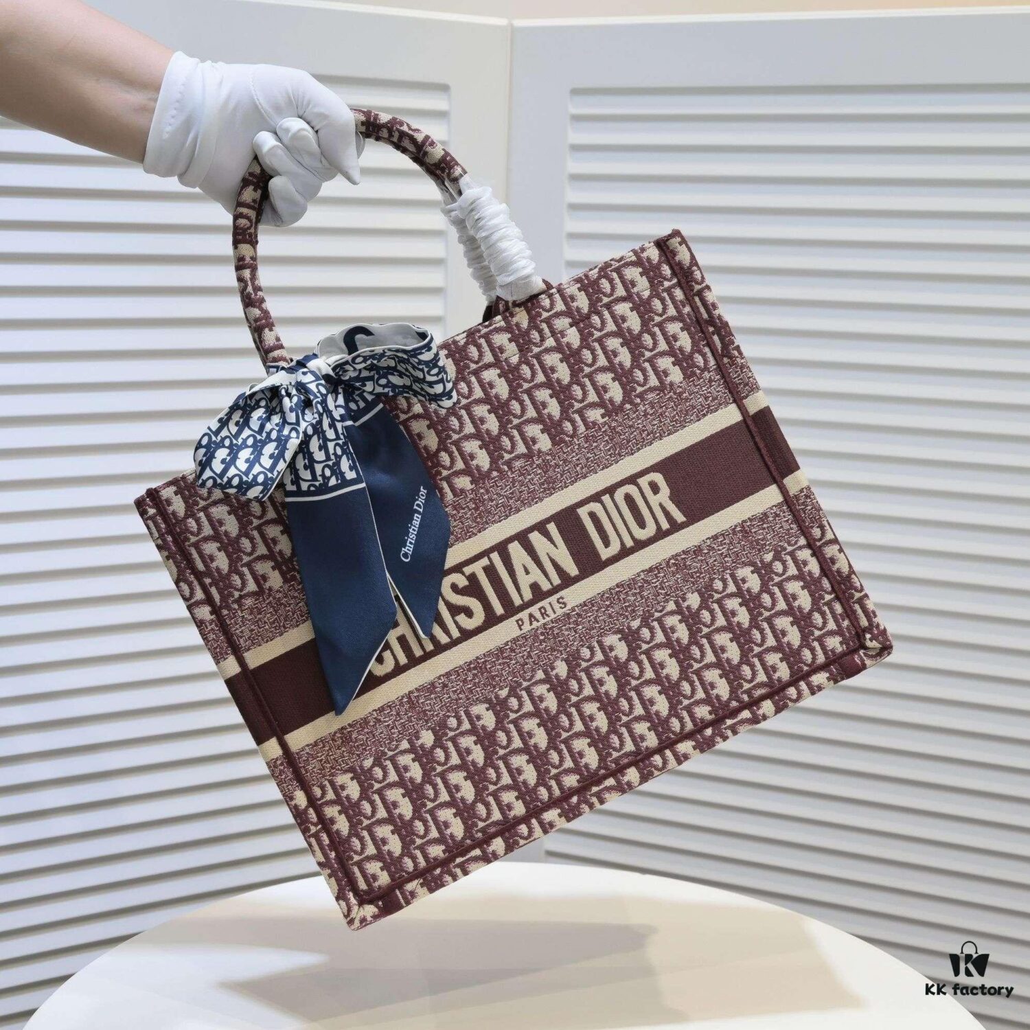 Dior Small Shopping Bag with Silk Scarf, Bound Edges, New Arrival from Dior Counter, Limited Edition Worn by Celebrities, Stylish and Elegant, Imported Fabric, High-End Quality