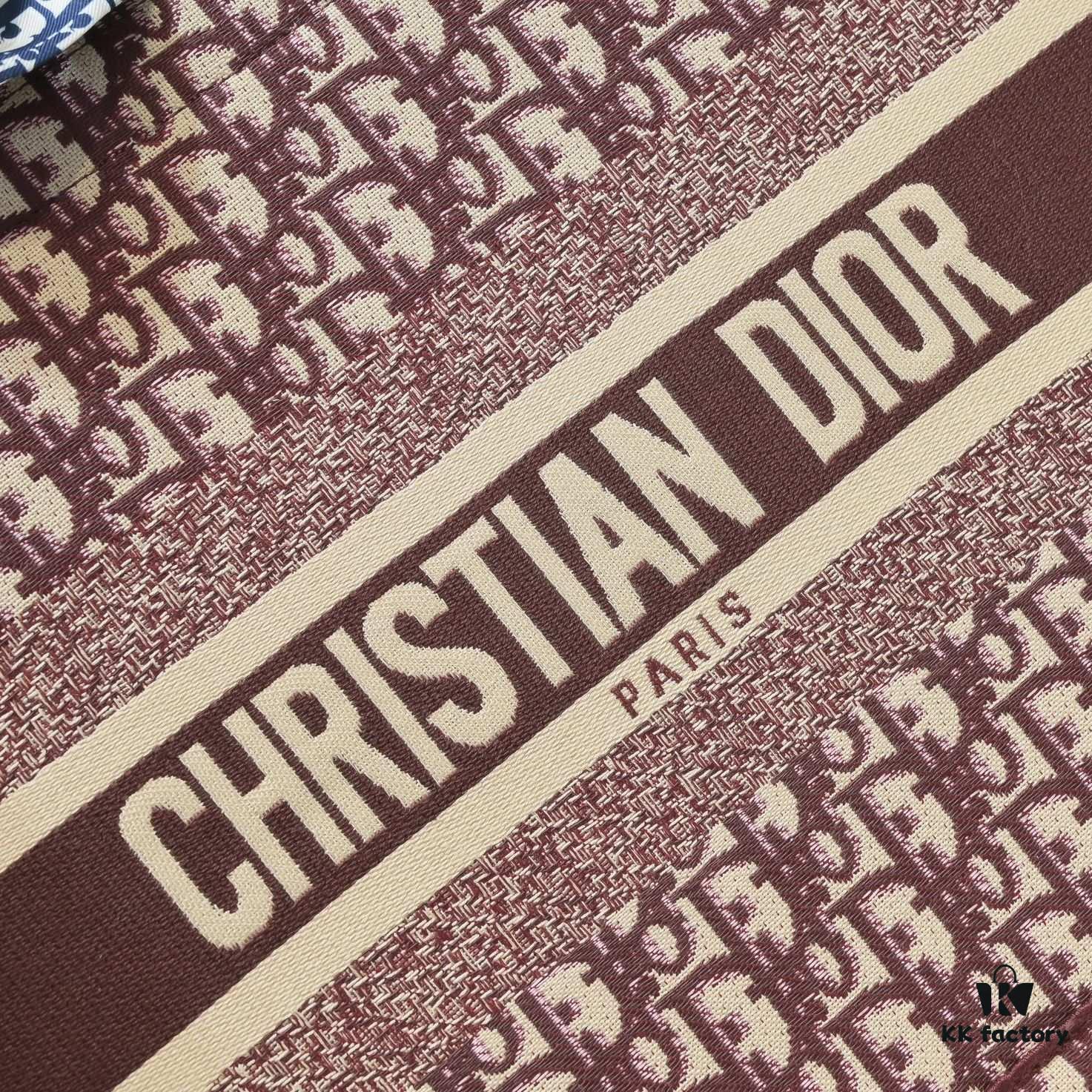 Dior Small Shopping Bag with Silk Scarf, Bound Edges, New Arrival from Dior Counter, Limited Edition Worn by Celebrities, Stylish and Elegant, Imported Fabric, High-End Quality