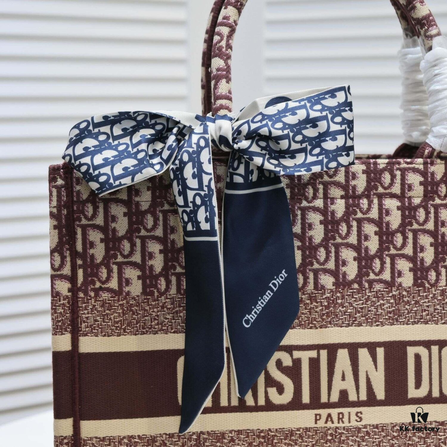 Dior Small Shopping Bag with Silk Scarf, Bound Edges, New Arrival from Dior Counter, Limited Edition Worn by Celebrities, Stylish and Elegant, Imported Fabric, High-End Quality