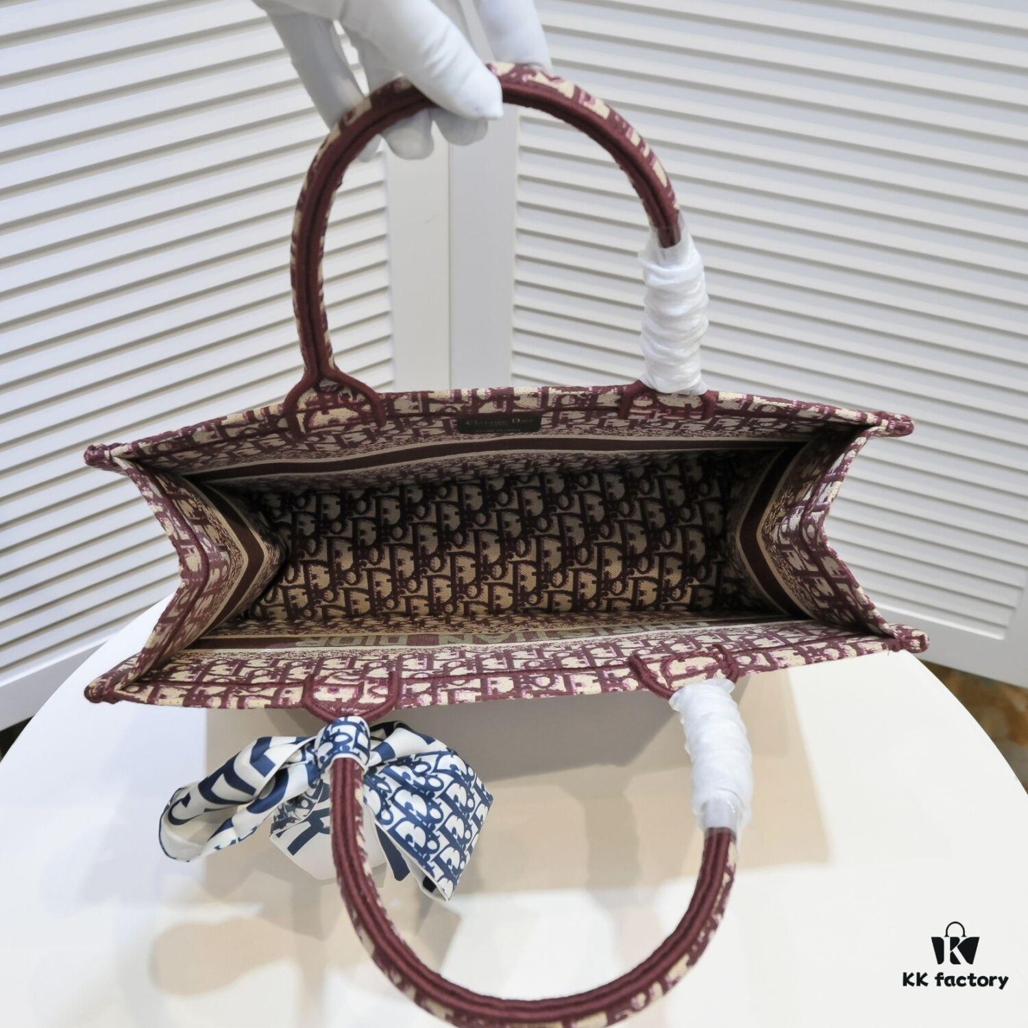 Dior Small Shopping Bag with Silk Scarf, Bound Edges, New Arrival from Dior Counter, Limited Edition Worn by Celebrities, Stylish and Elegant, Imported Fabric, High-End Quality