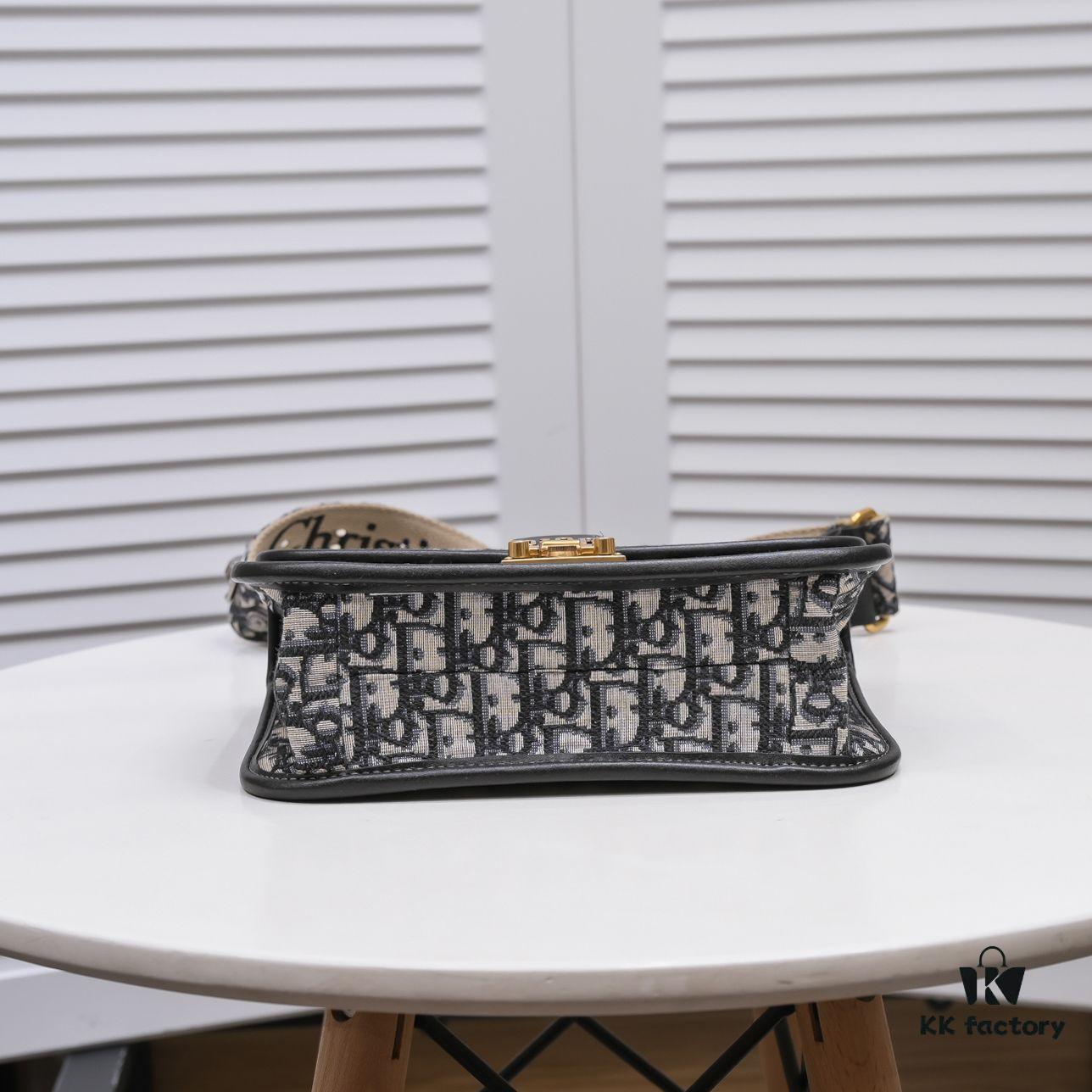 Shoulder Strap Style 🔥🔥‼ Original Design Development! No Detail Overlooked... DIOR OBLIQUE Flap Top-Handle Mini Bag, Signature Canvas with Smooth Calfskin Trim, Vintage Gold-Tone Metal Lock Closure, Detachable Chain Strap with 'CD' Logo in Vintage Gold-Tone Metal, Can Be Carried as a Shoulder or Crossbody Bag