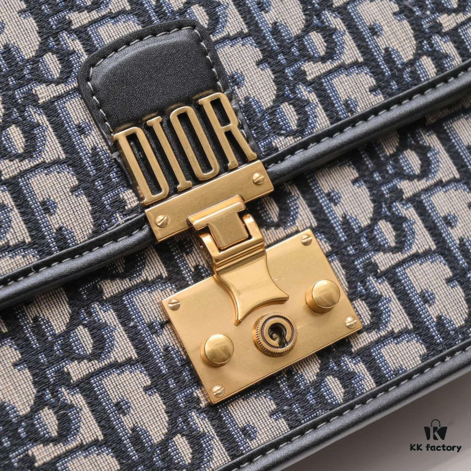 Shoulder Strap Style 🔥🔥‼ Original Design Development! No Detail Overlooked... DIOR OBLIQUE Flap Top-Handle Mini Bag, Signature Canvas with Smooth Calfskin Trim, Vintage Gold-Tone Metal Lock Closure, Detachable Chain Strap with 'CD' Logo in Vintage Gold-Tone Metal, Can Be Carried as a Shoulder or Crossbody Bag