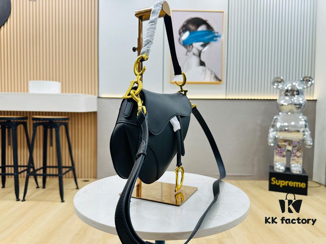 New Arrival☀️ Palm Grain Saddle Bag – Be a Classic with Classics