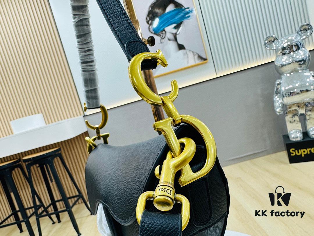 New Arrival☀️ Palm Grain Saddle Bag – Be a Classic with Classics