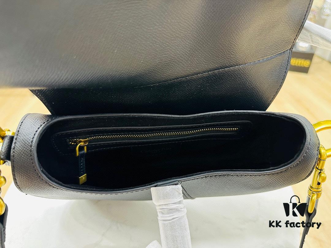 New Arrival☀️ Palm Grain Saddle Bag – Be a Classic with Classics