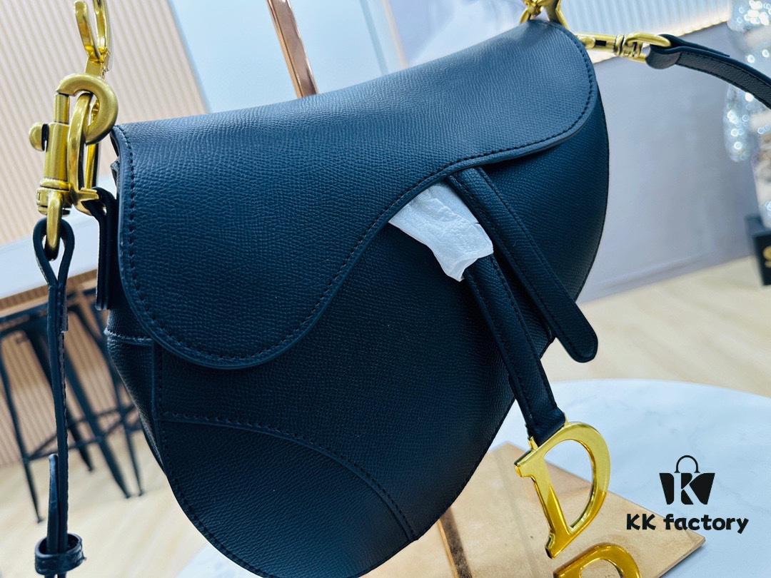 New Arrival☀️ Palm Grain Saddle Bag – Be a Classic with Classics