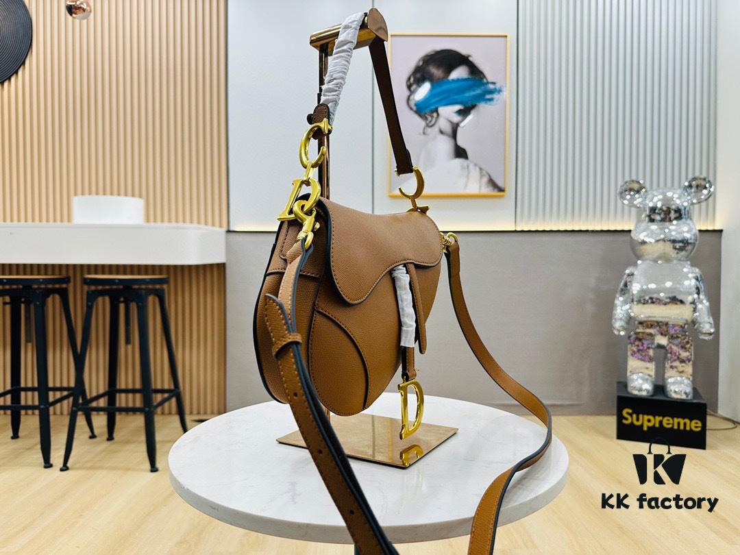 New Arrival☀️ Palm Grain Saddle Bag – Be a Classic with Classics